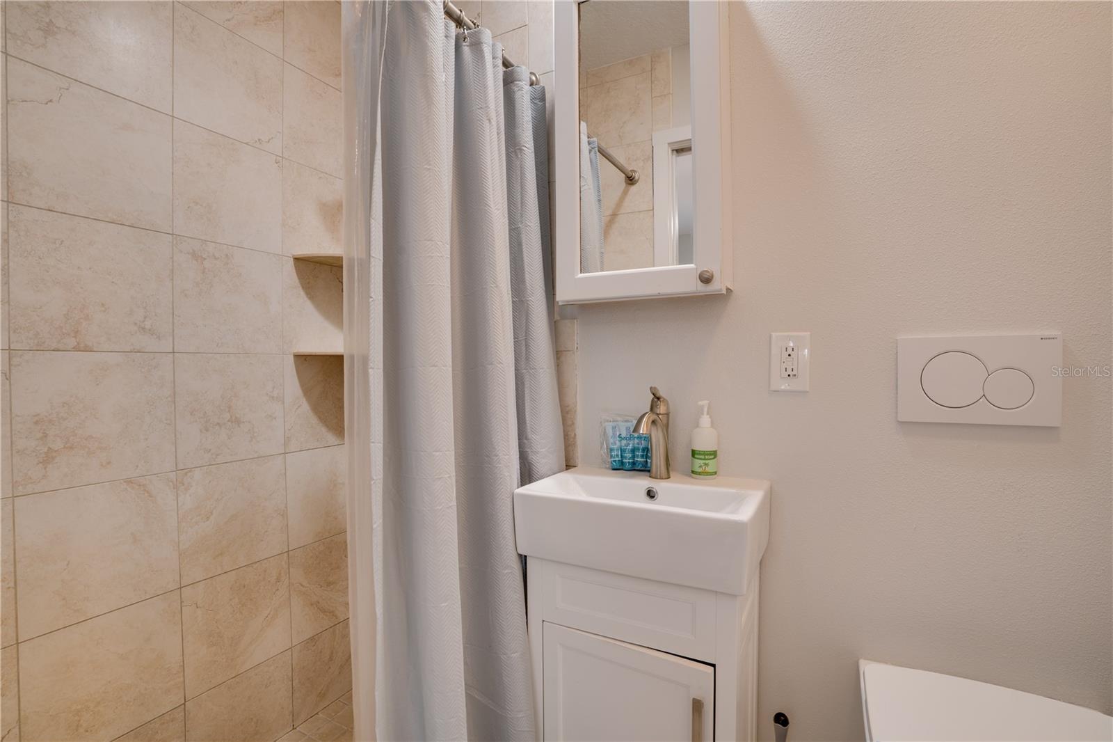 76 N SHORE DR — photo 32