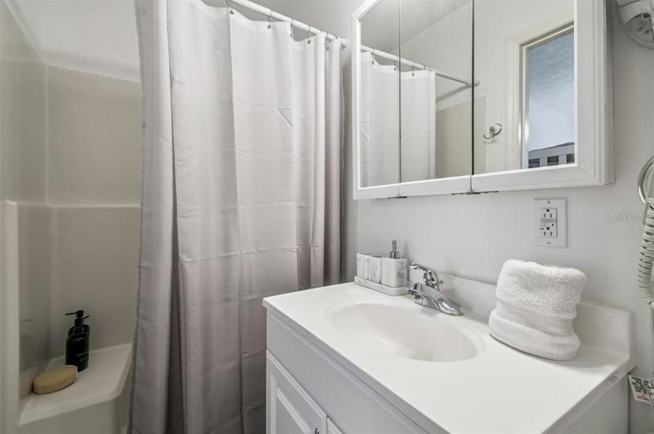 9914 ALAVISTA DR — photo 18