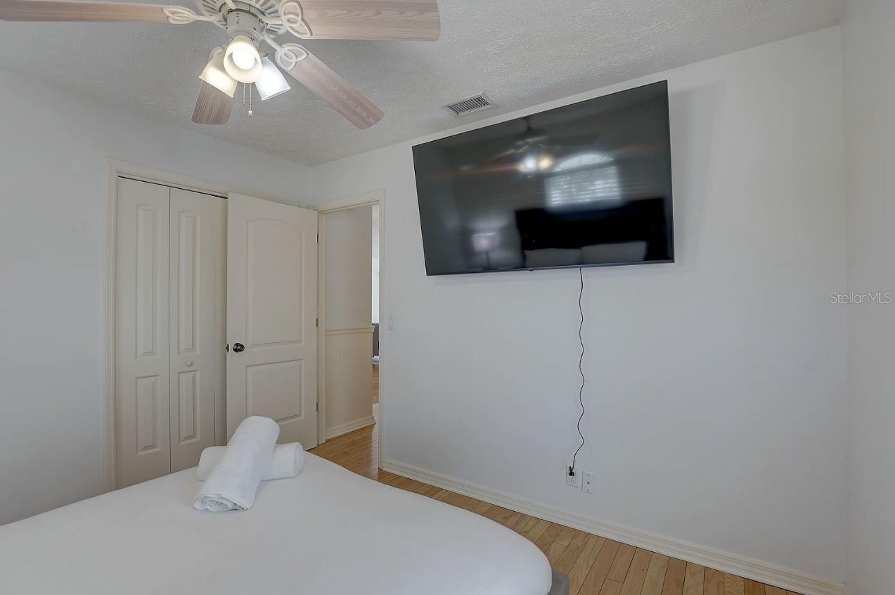 9914 ALAVISTA DR — photo 17