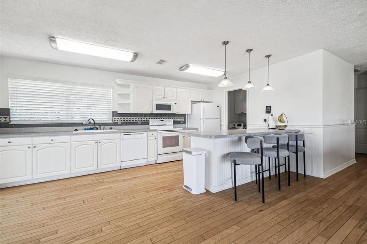 9914 ALAVISTA DR — photo 7