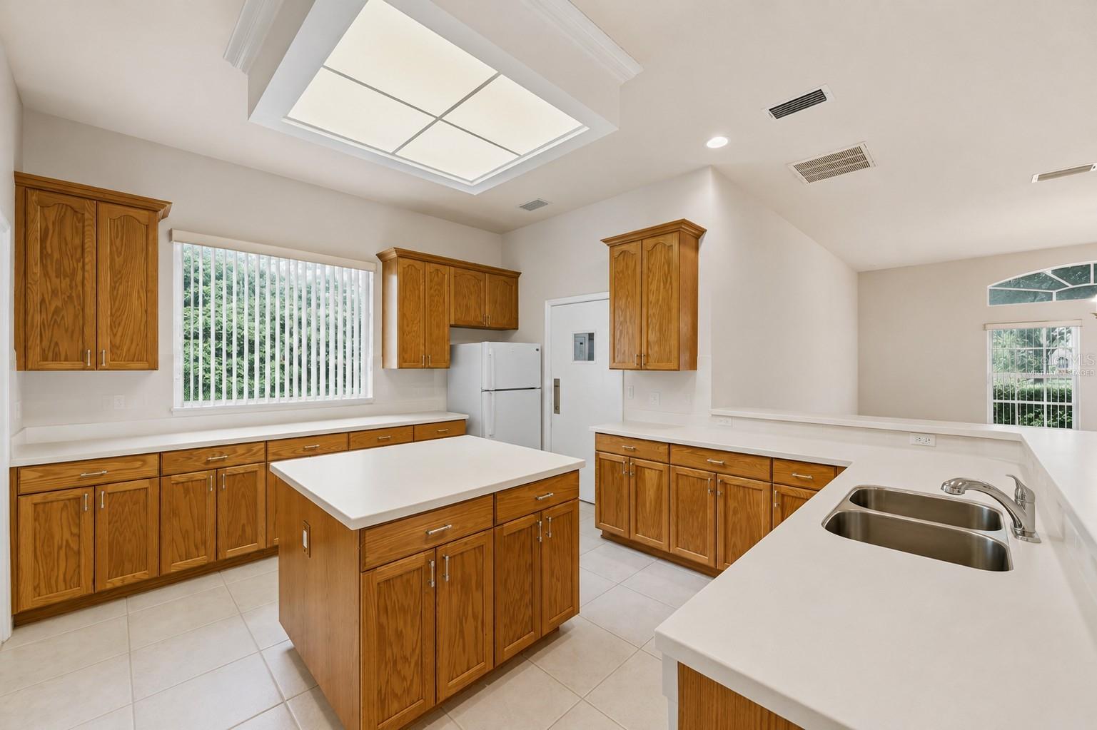 13750 DOWLING LN — photo 10