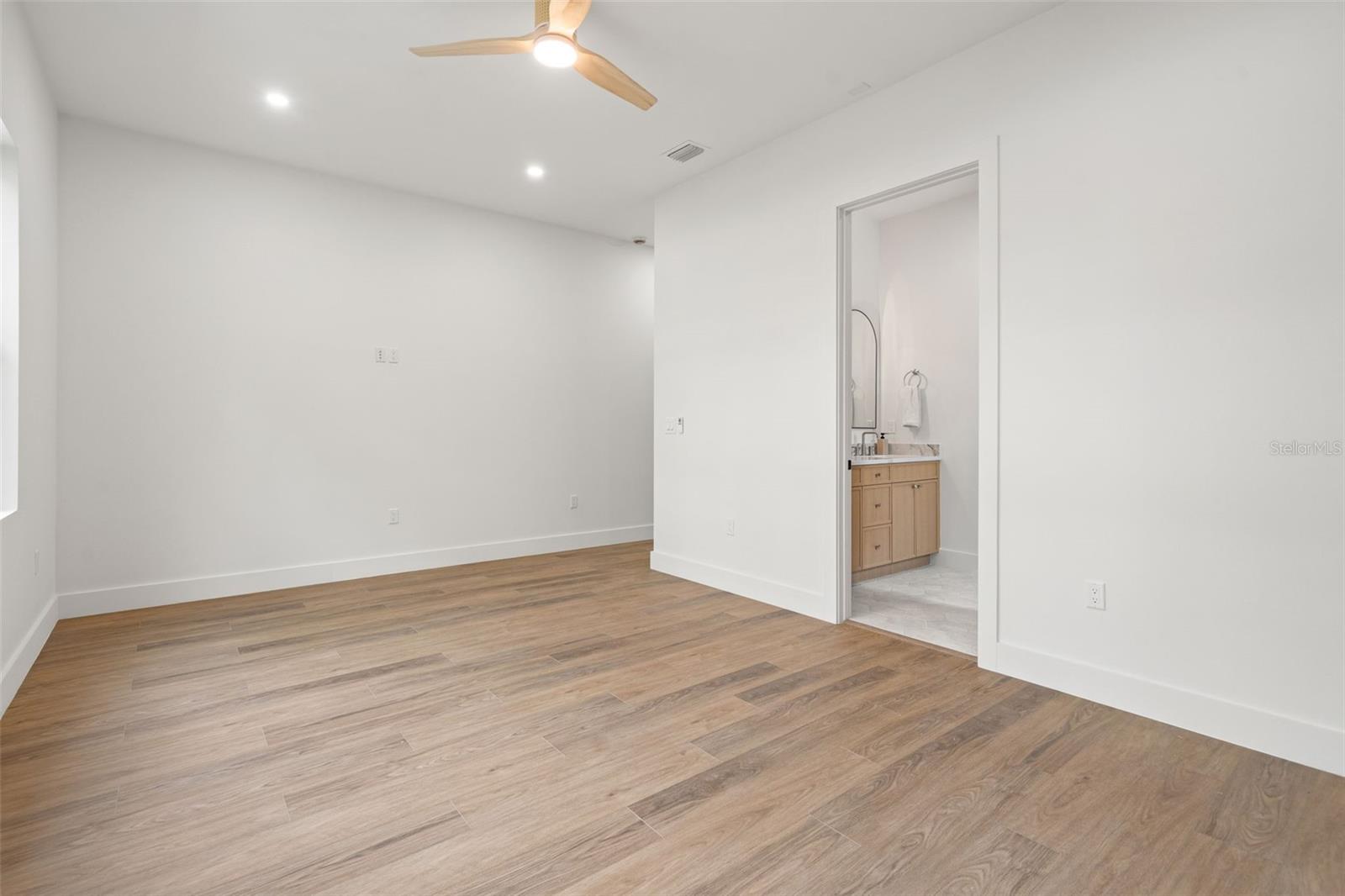 5203 N 9TH ST — photo 35