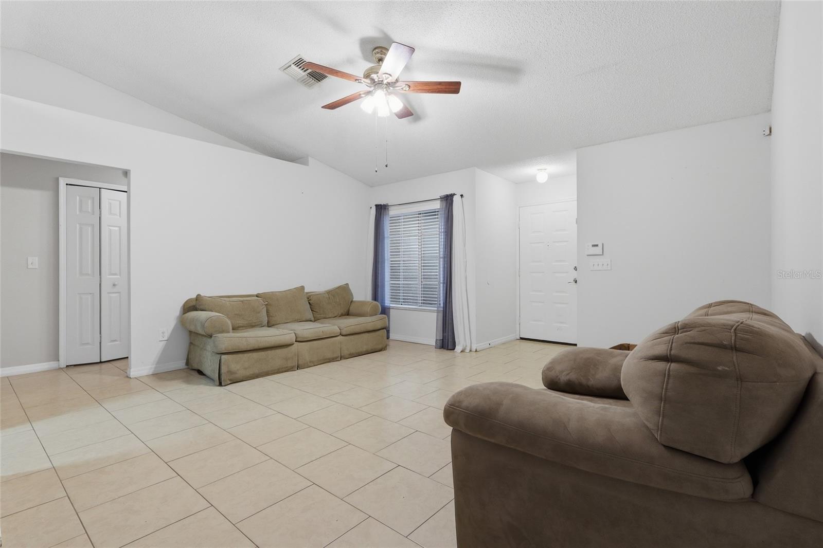1210 BLUFIELD AVE — photo 10