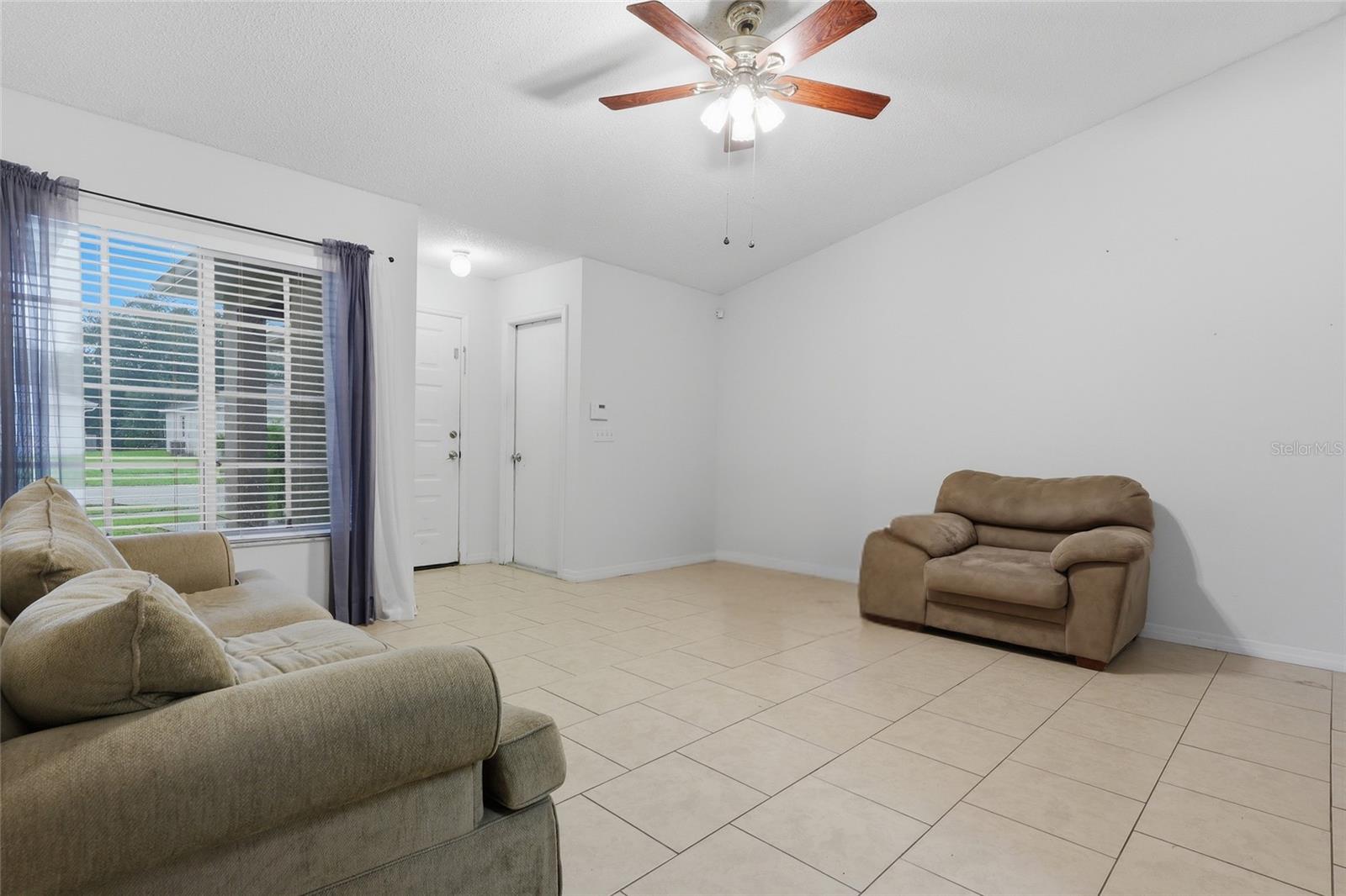 1210 BLUFIELD AVE — photo 9