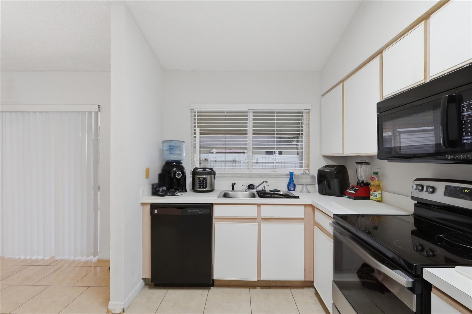 1210 BLUFIELD AVE — photo 15