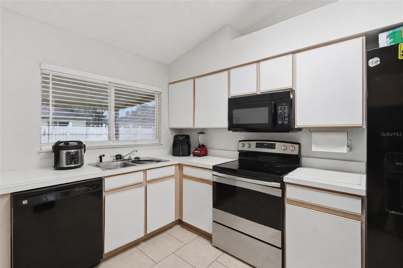 1210 BLUFIELD AVE — photo 16