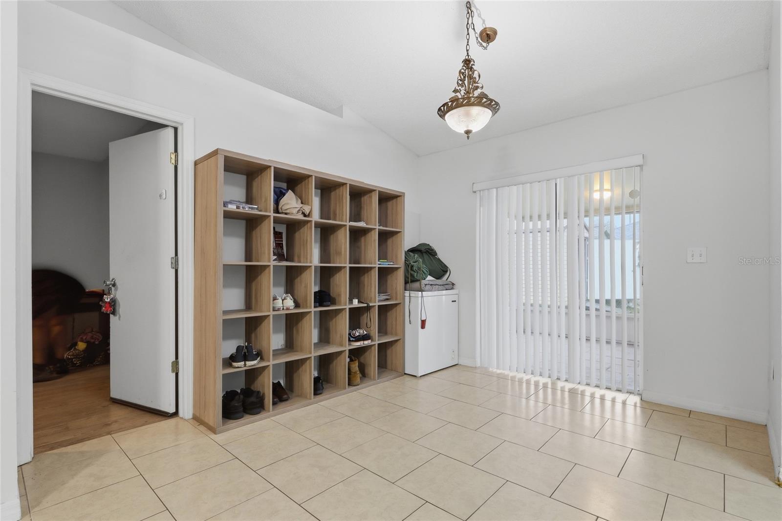 1210 BLUFIELD AVE — photo 20