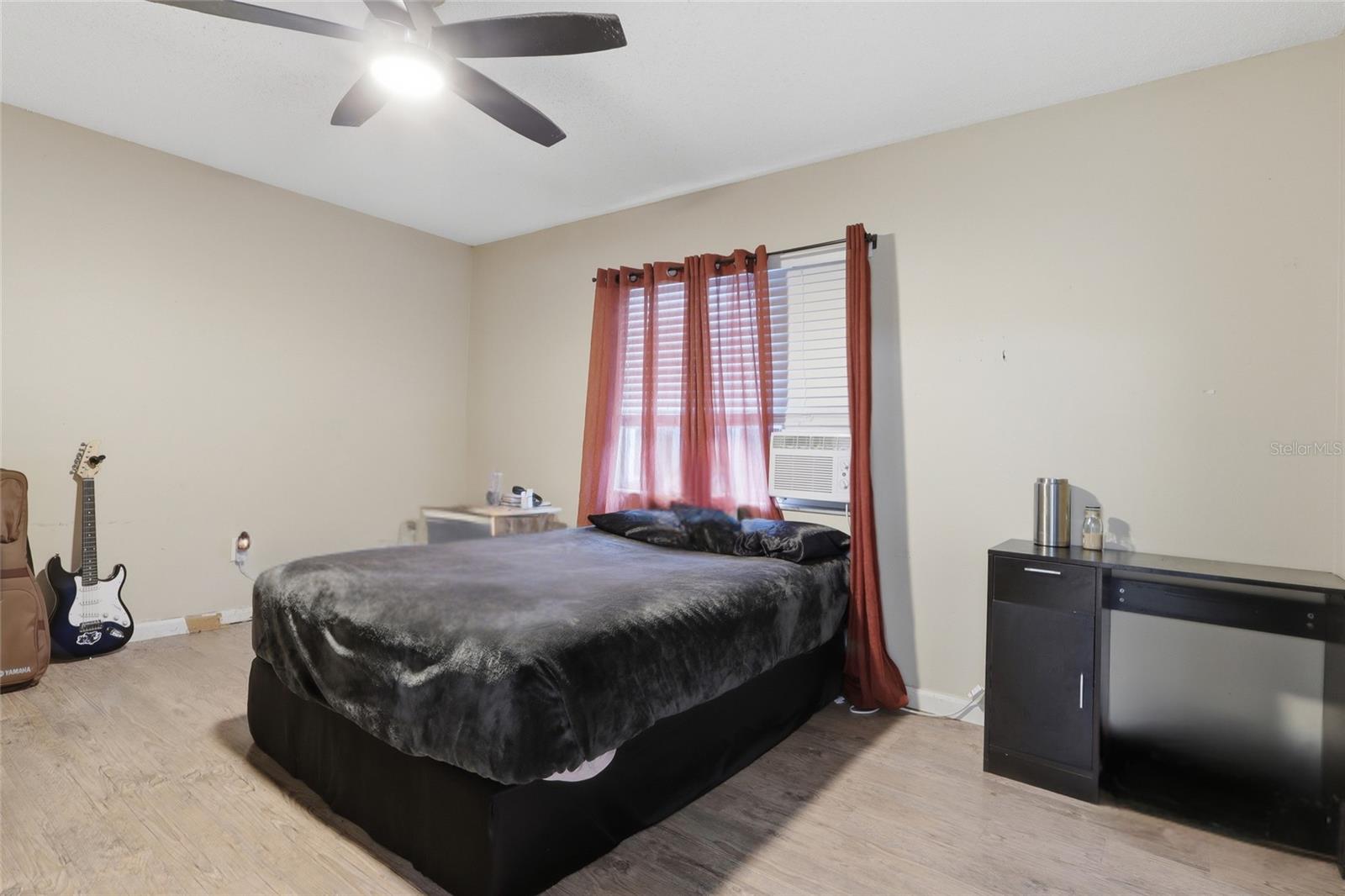 1210 BLUFIELD AVE — photo 12