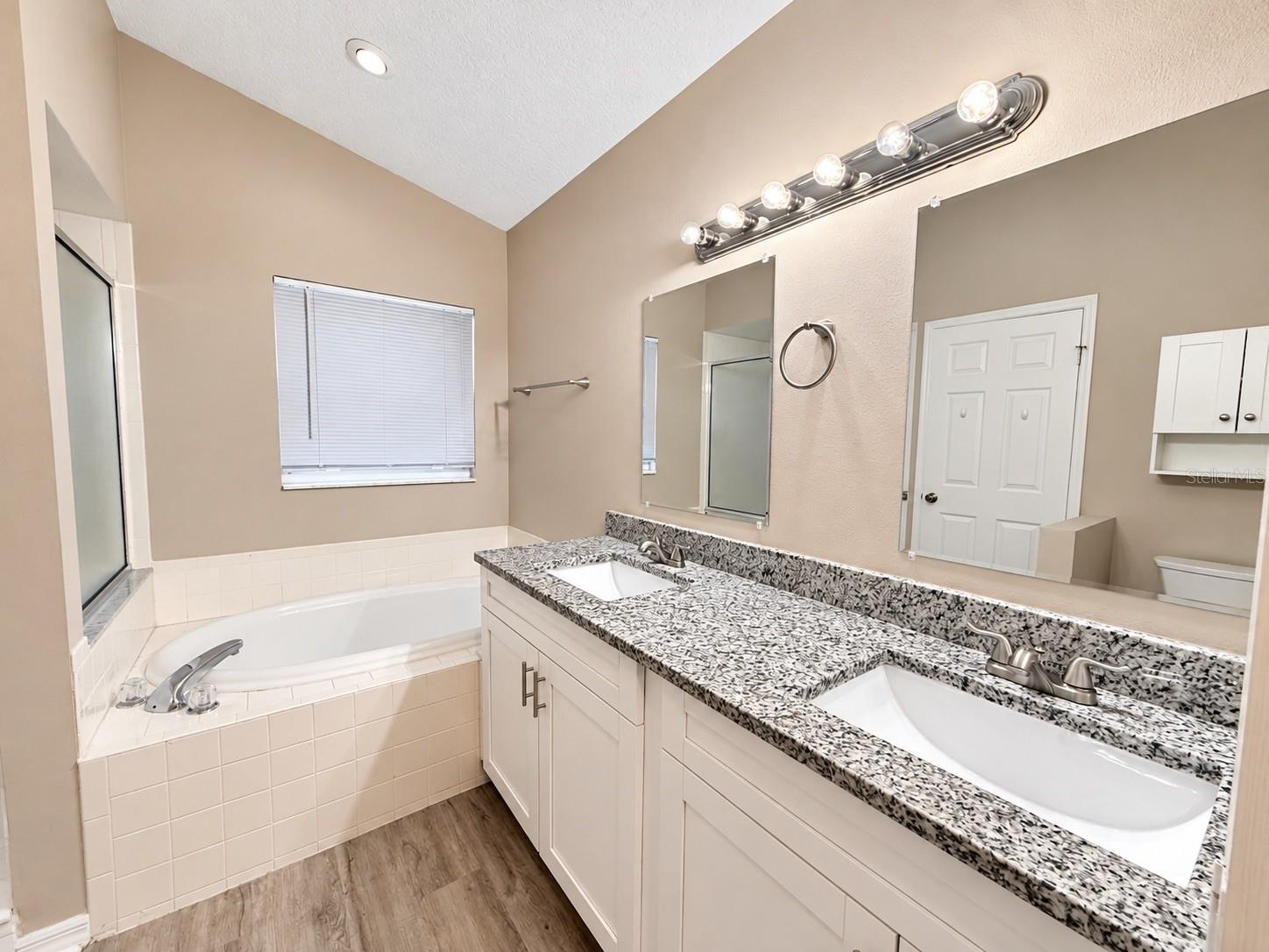 28427 SUNVALE PL — photo 12