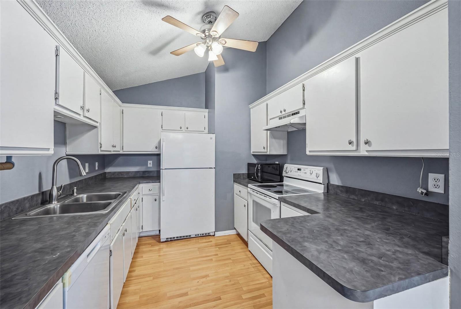3002 W CLEVELAND ST #A8 — photo 11