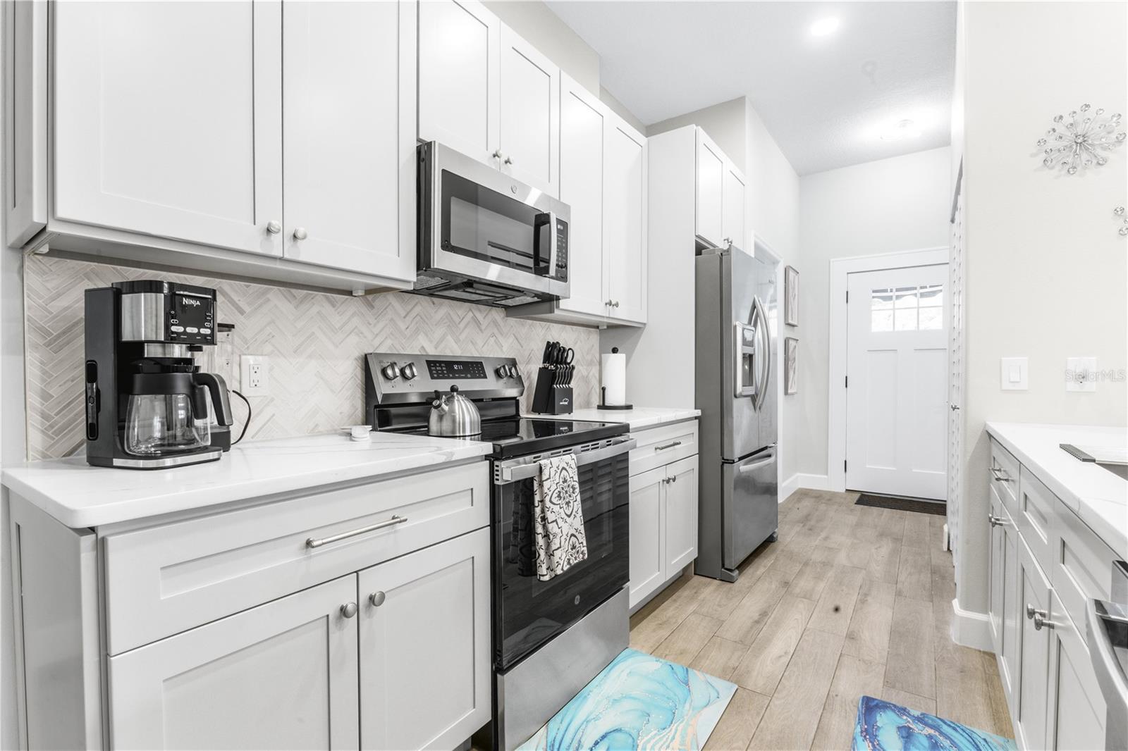 2047 ROSELAWN ST — photo 25