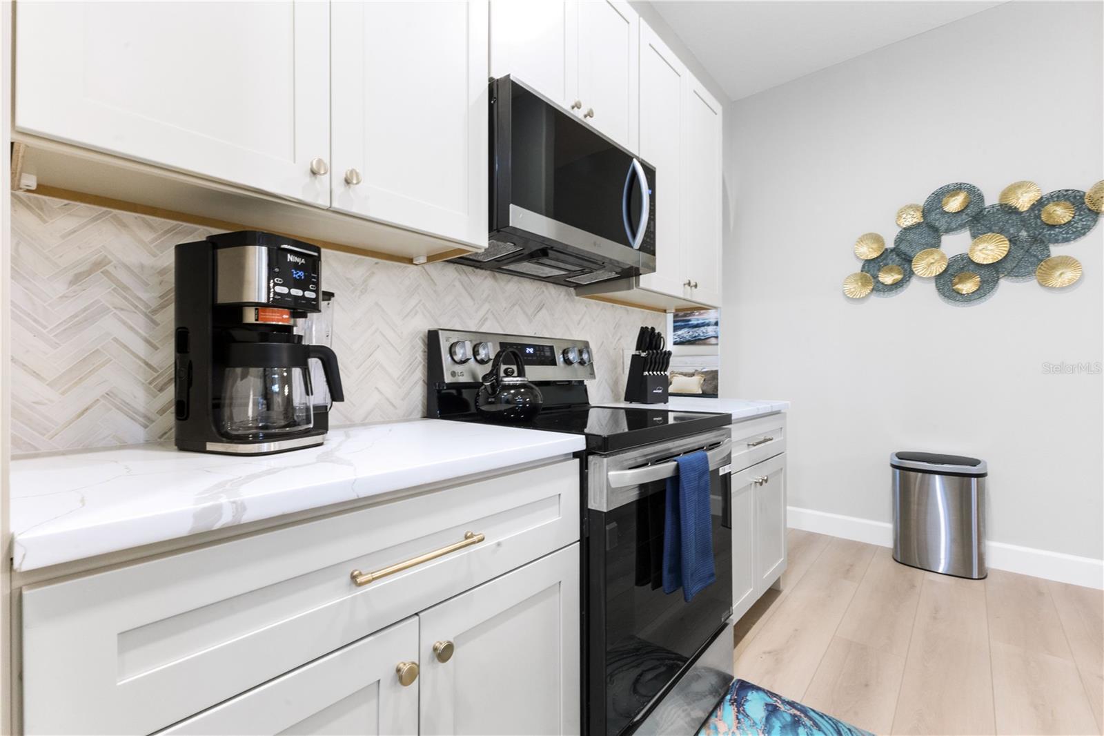 2047 ROSELAWN ST — photo 4