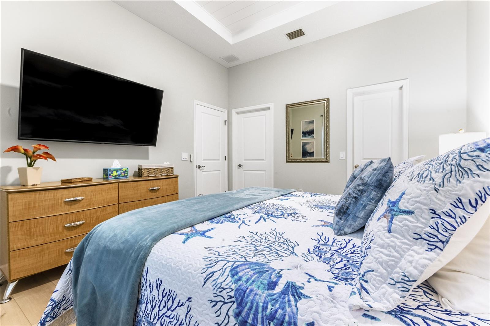 2047 ROSELAWN ST — photo 16