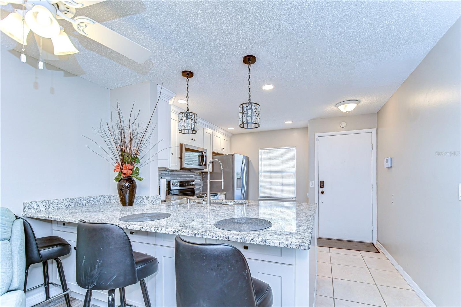 13870 OAKWOOD LN #13870 — photo 2