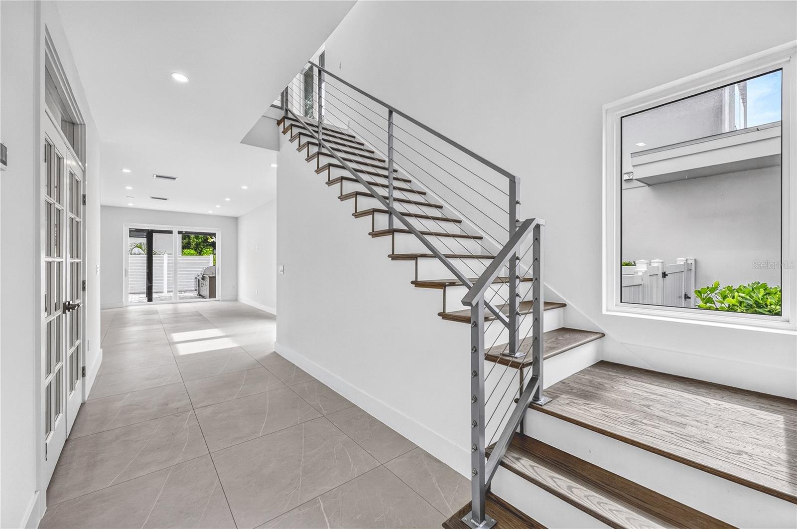 2590 FLOYD ST — photo 2