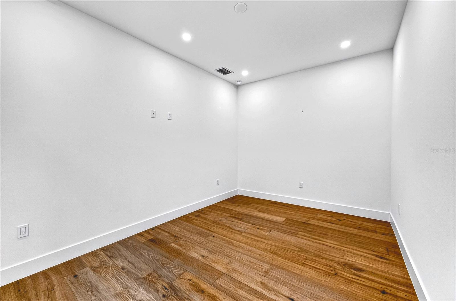 2590 FLOYD ST — photo 7