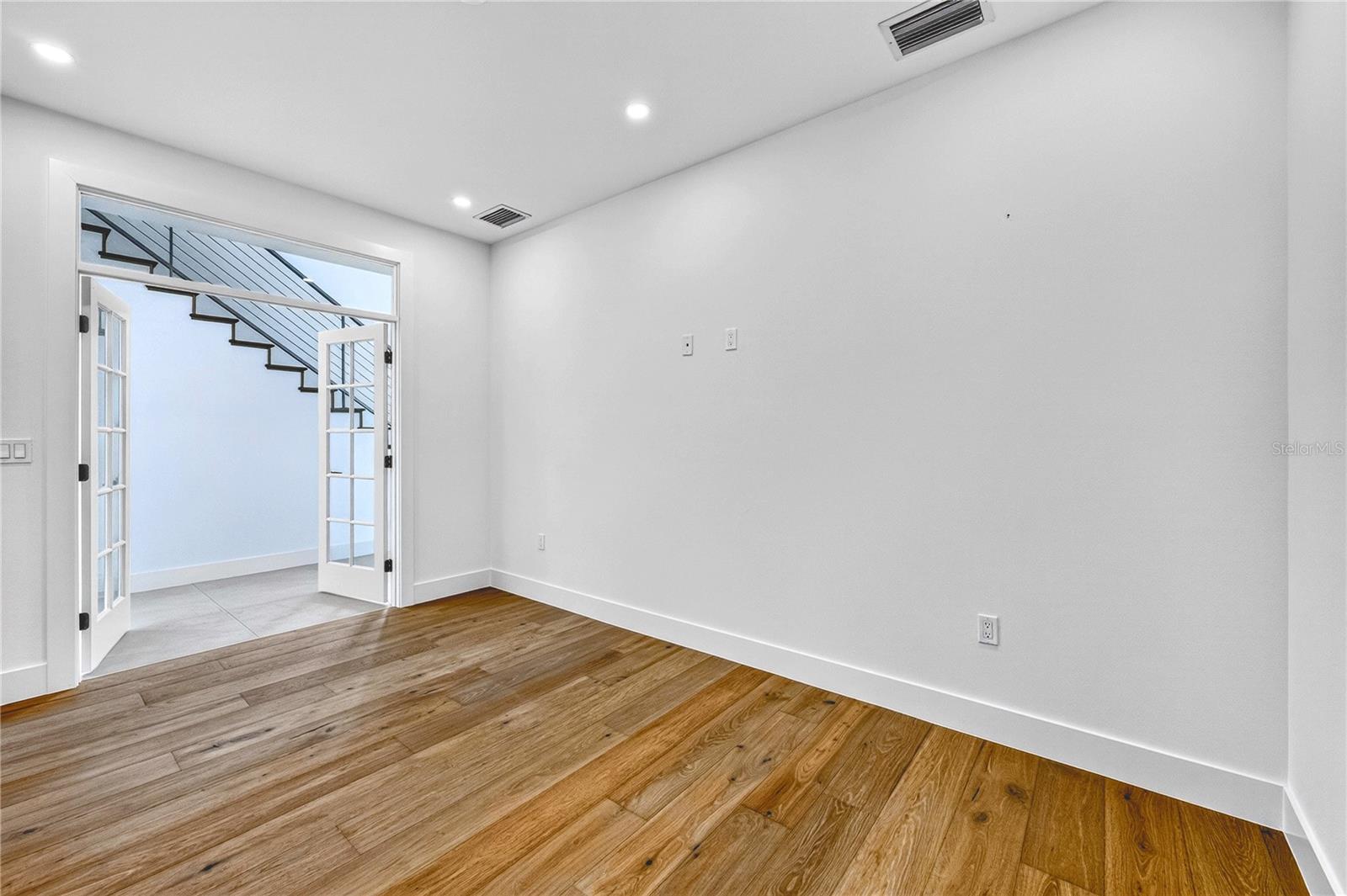 2590 FLOYD ST — photo 8