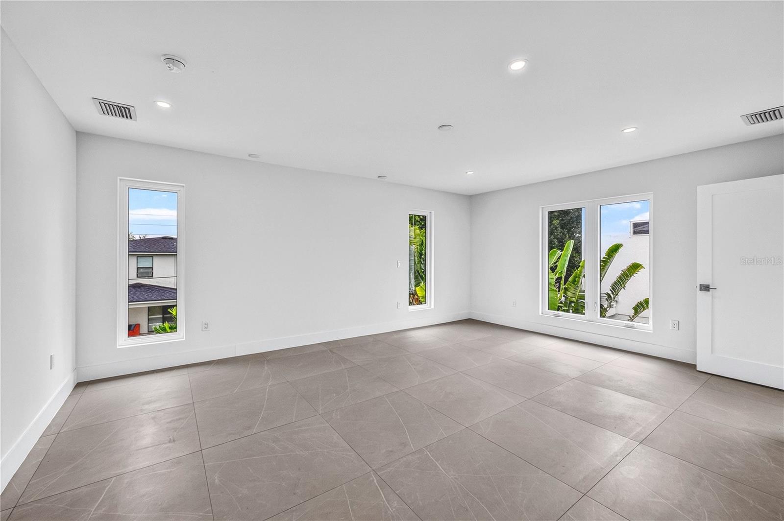 2590 FLOYD ST — photo 38