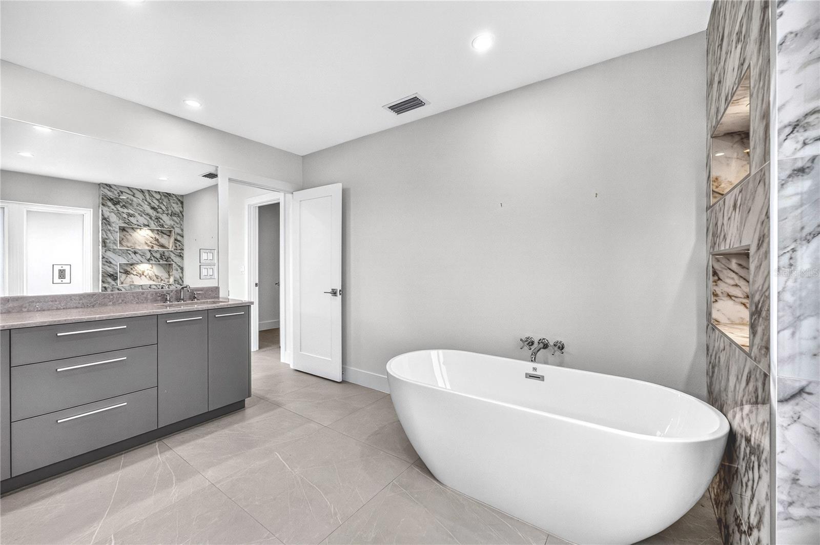 2590 FLOYD ST — photo 42