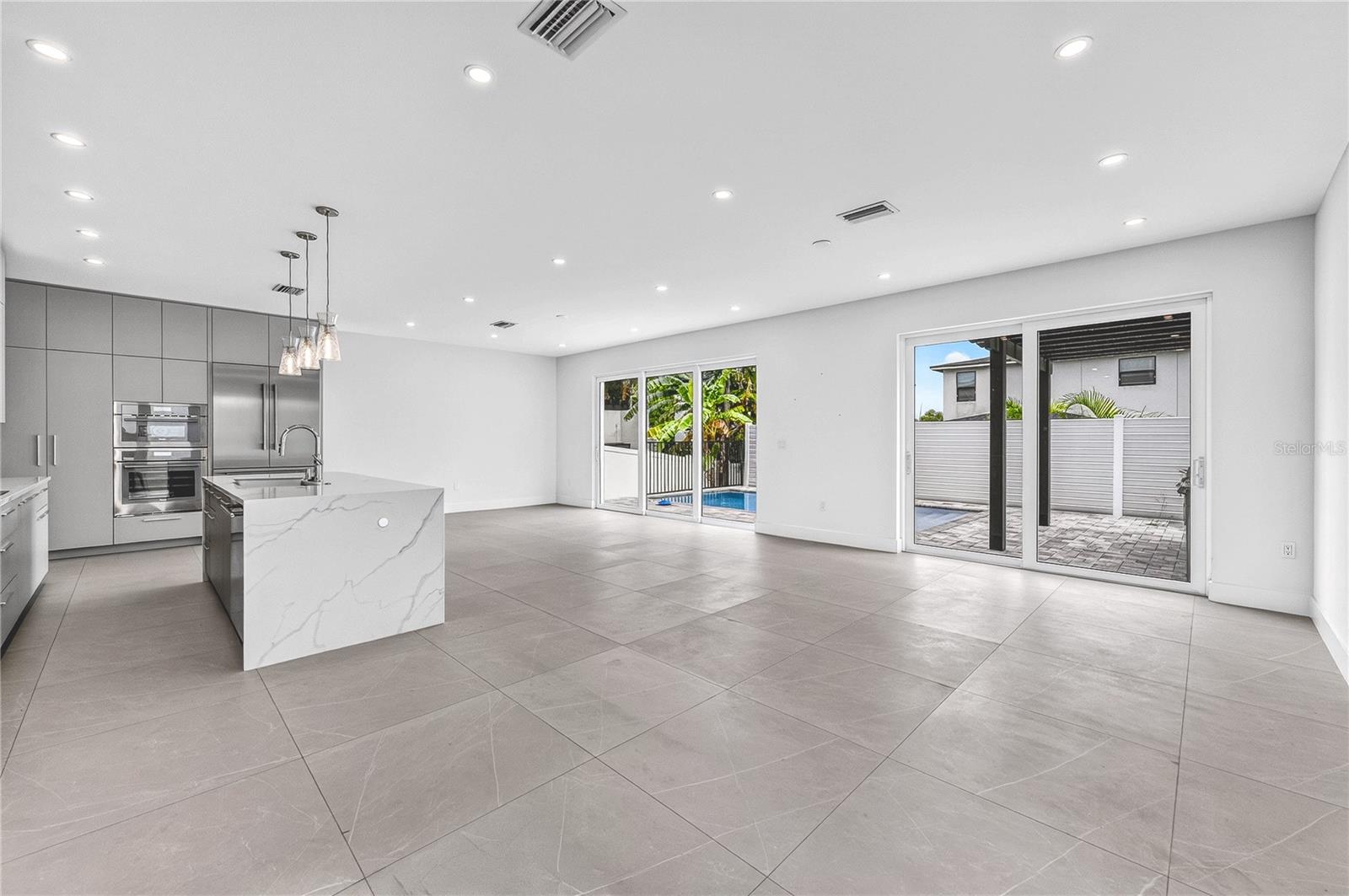 2590 FLOYD ST — photo 11