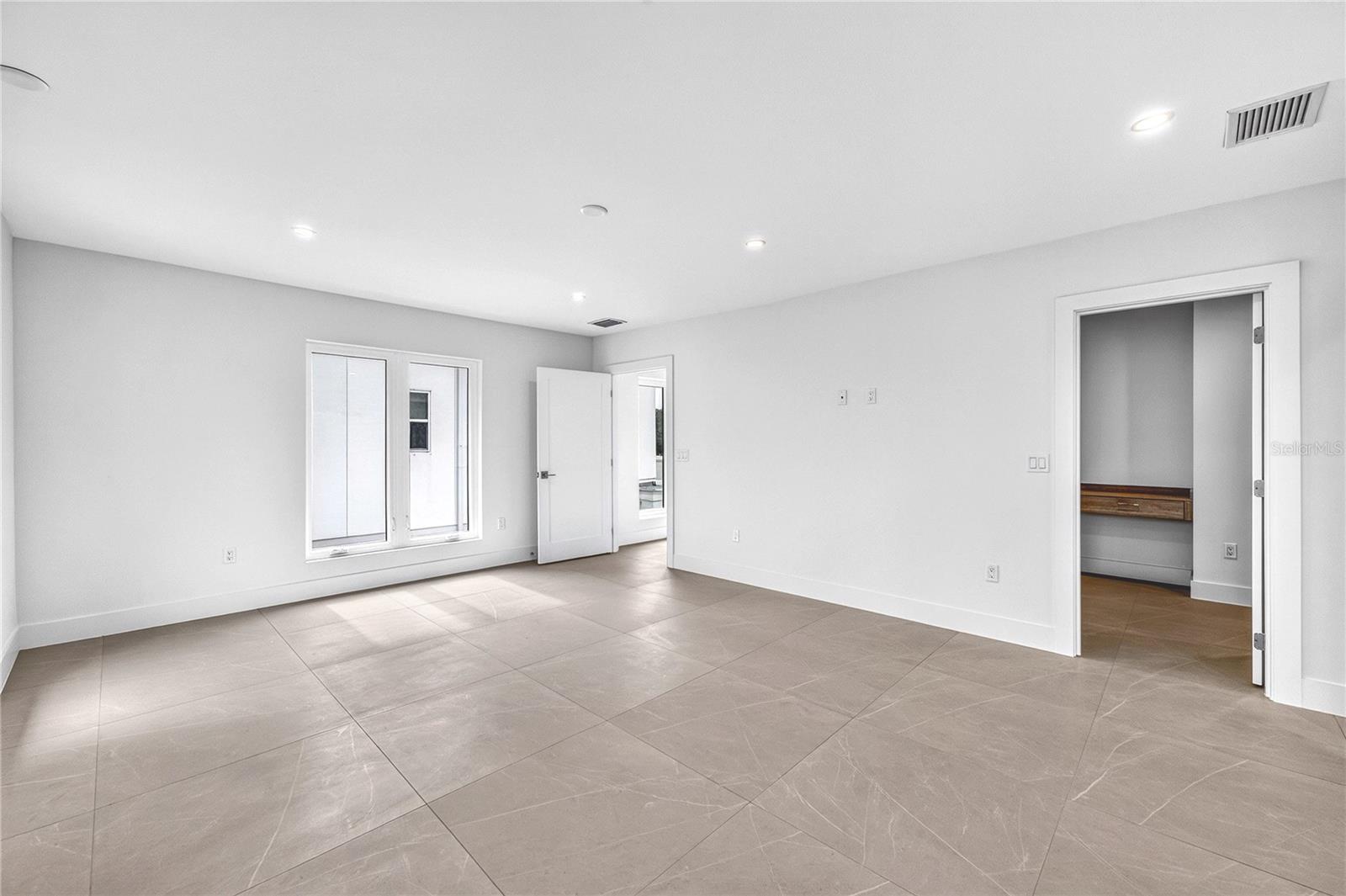2590 FLOYD ST — photo 37
