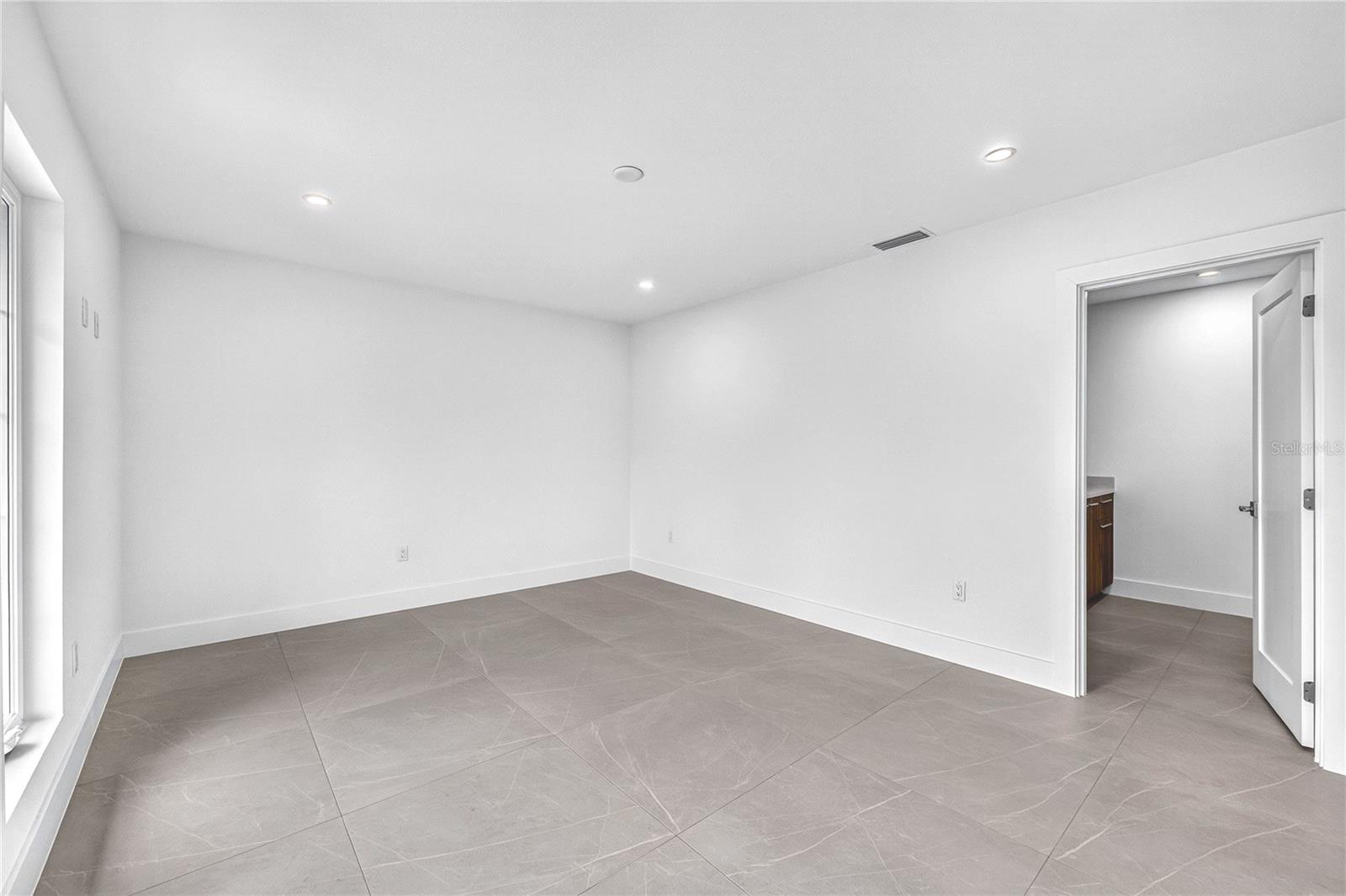 2590 FLOYD ST — photo 58