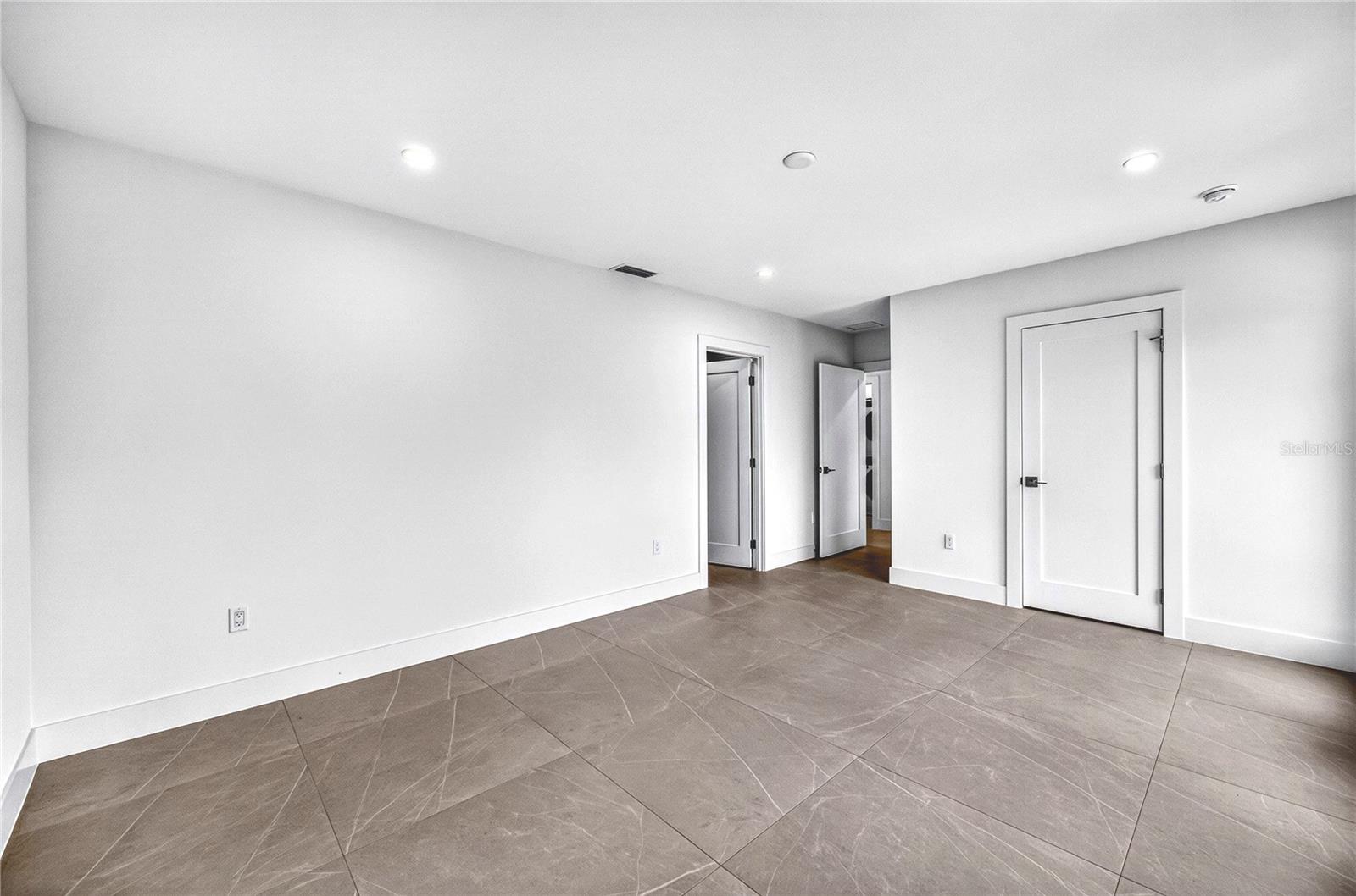2590 FLOYD ST — photo 56