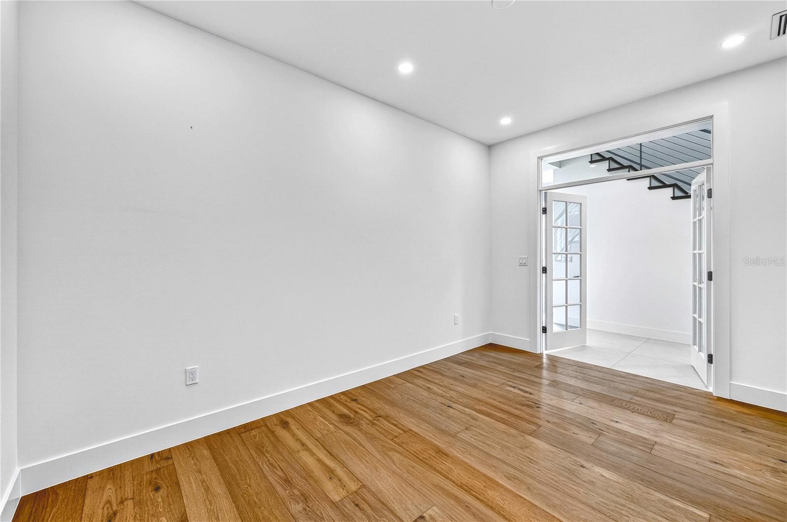 2590 FLOYD ST — photo 10