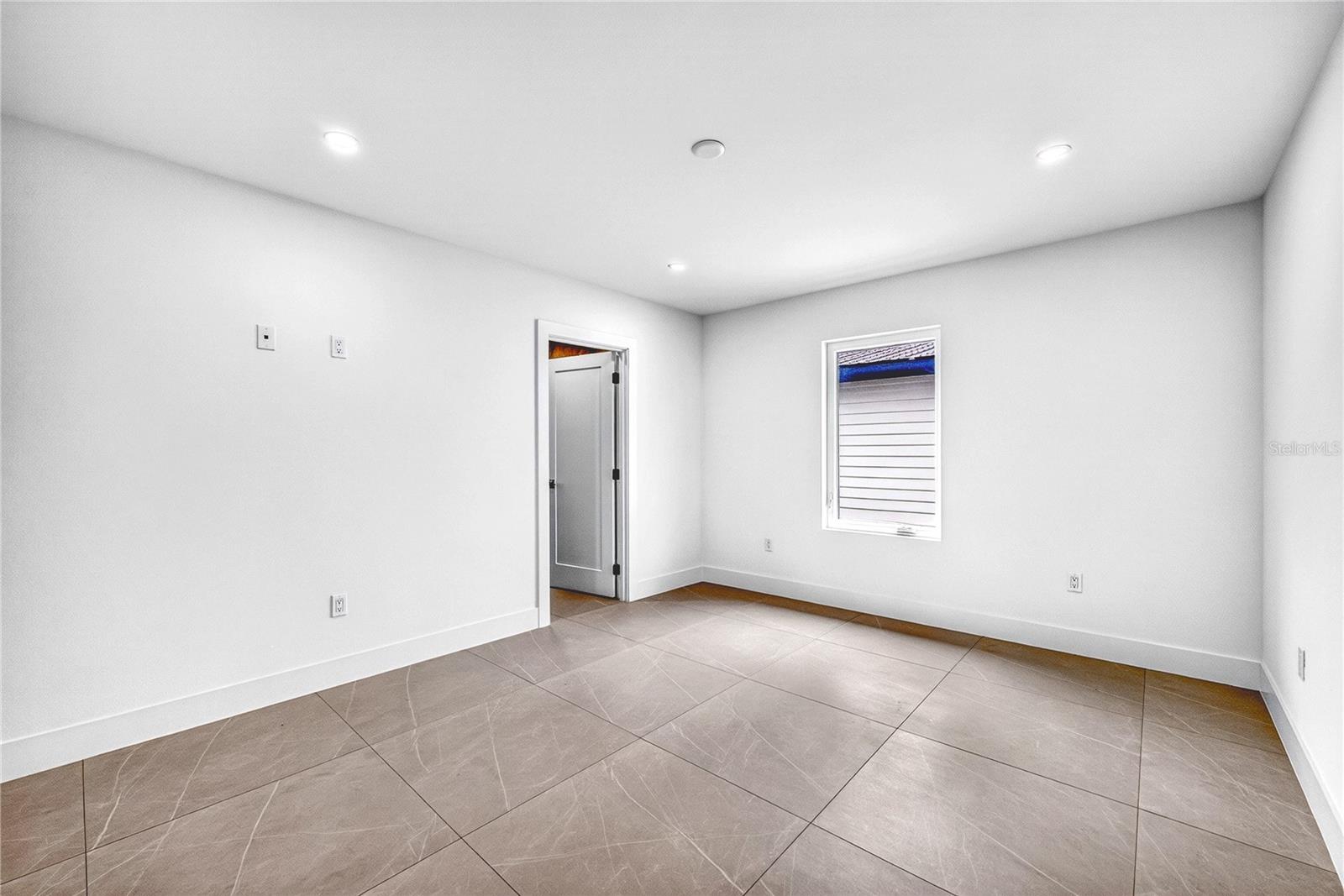 2590 FLOYD ST — photo 60