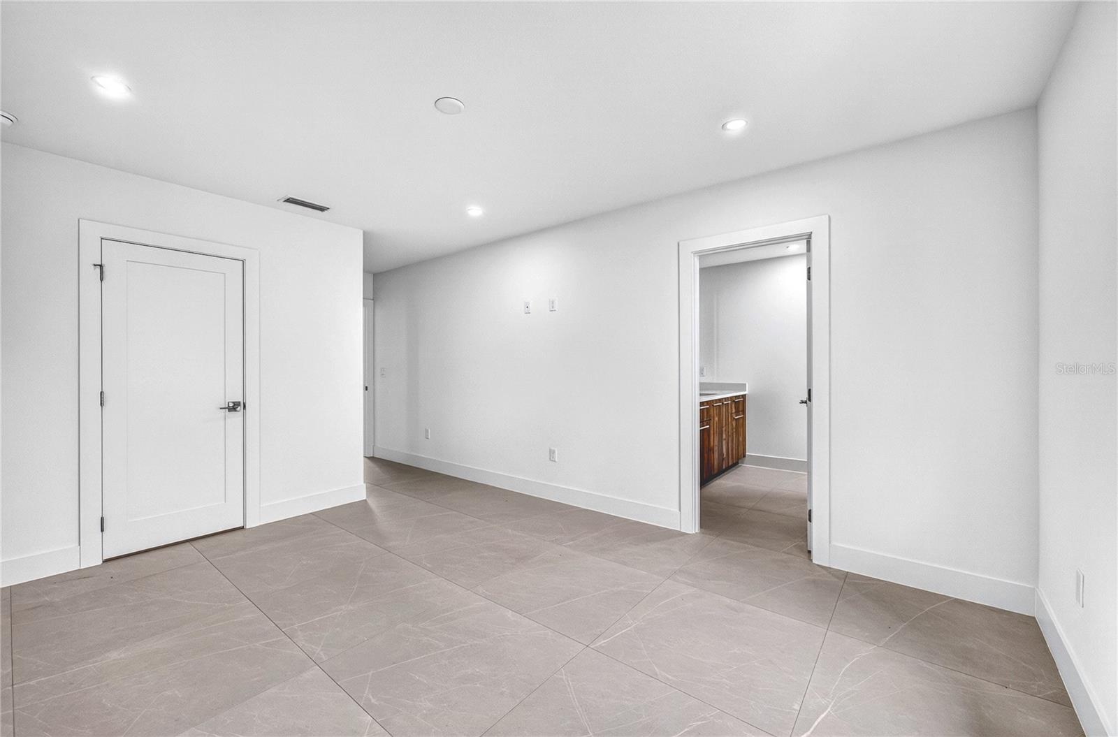 2590 FLOYD ST — photo 61