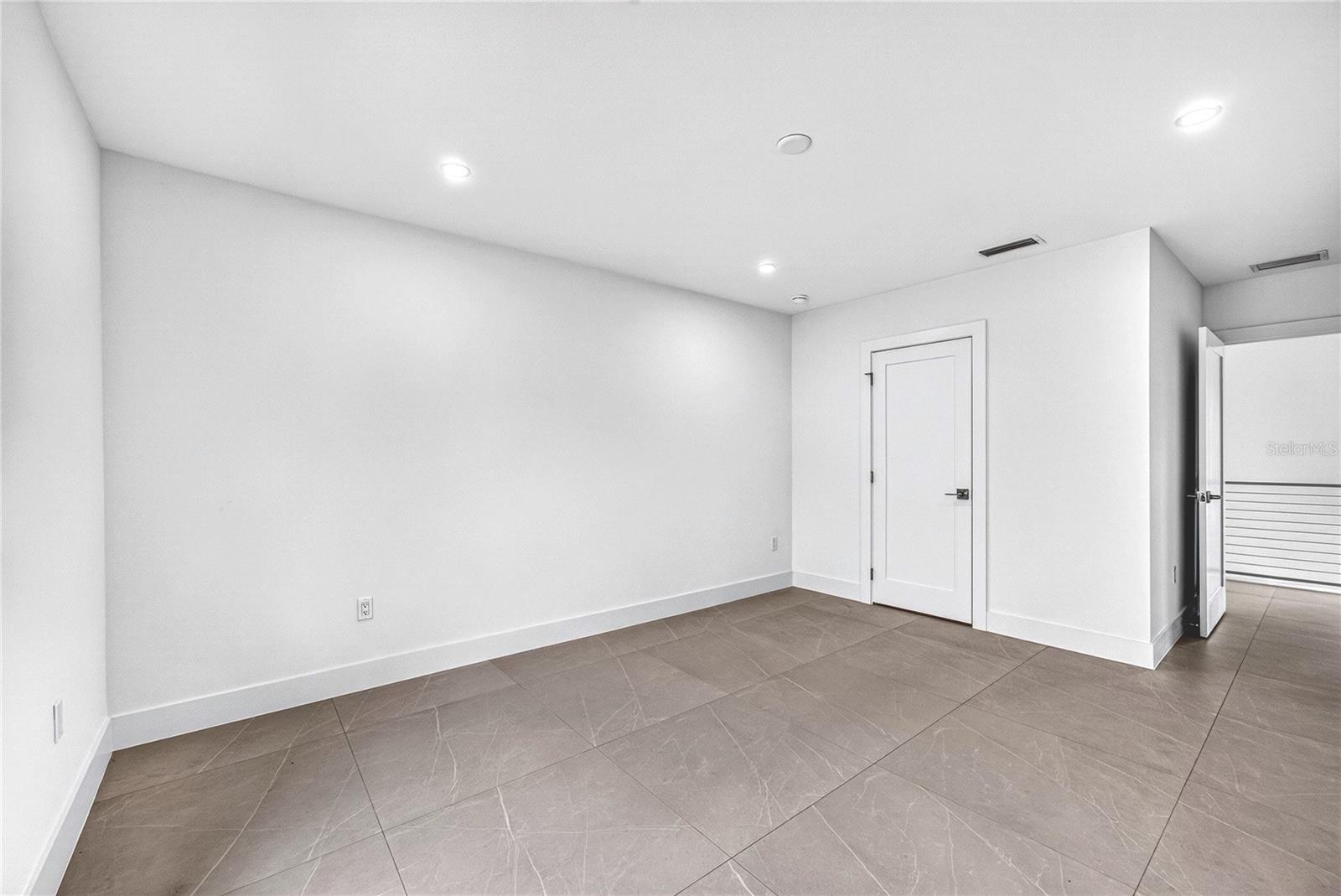 2590 FLOYD ST — photo 65