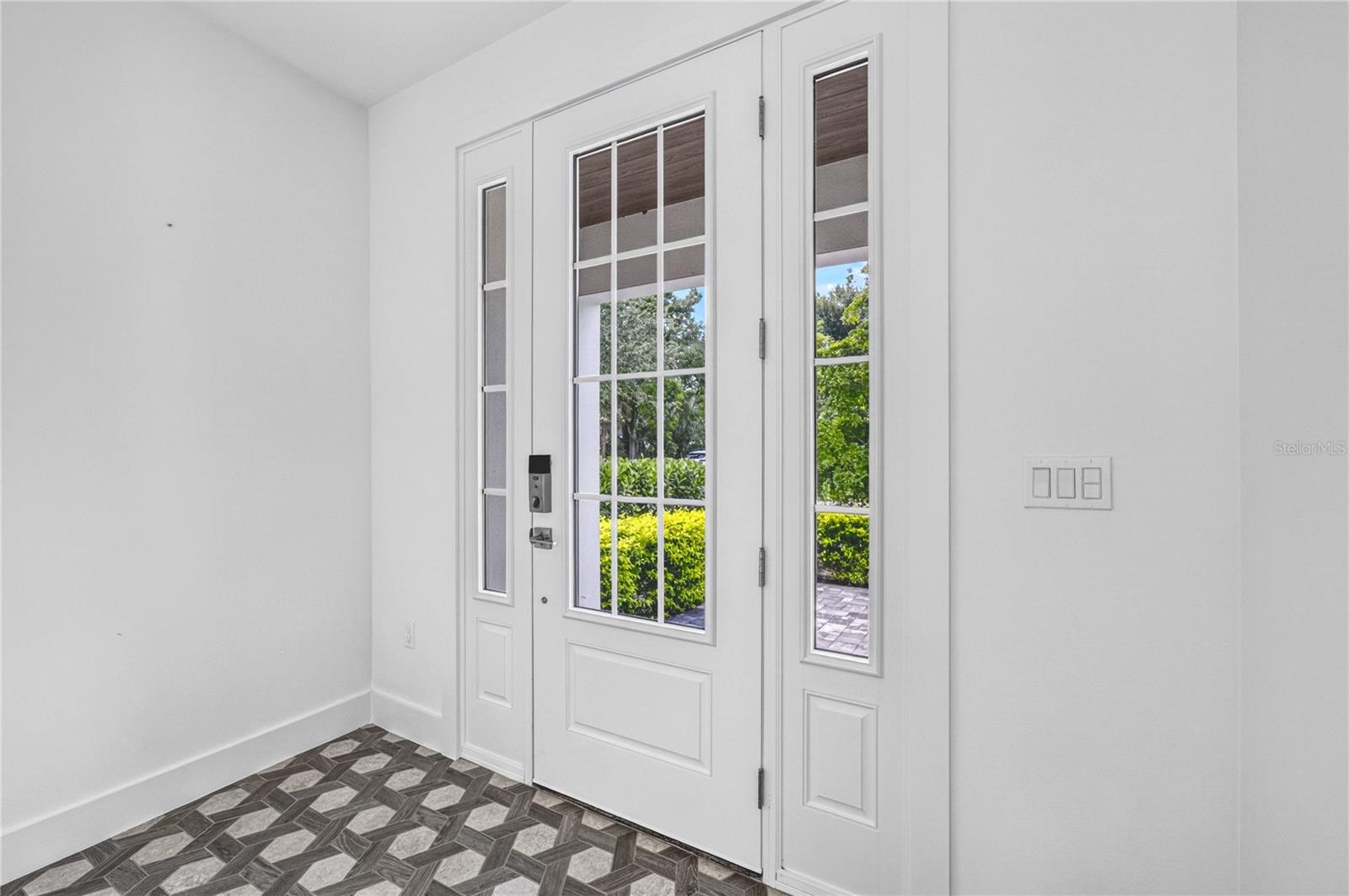 2590 FLOYD ST — photo 3