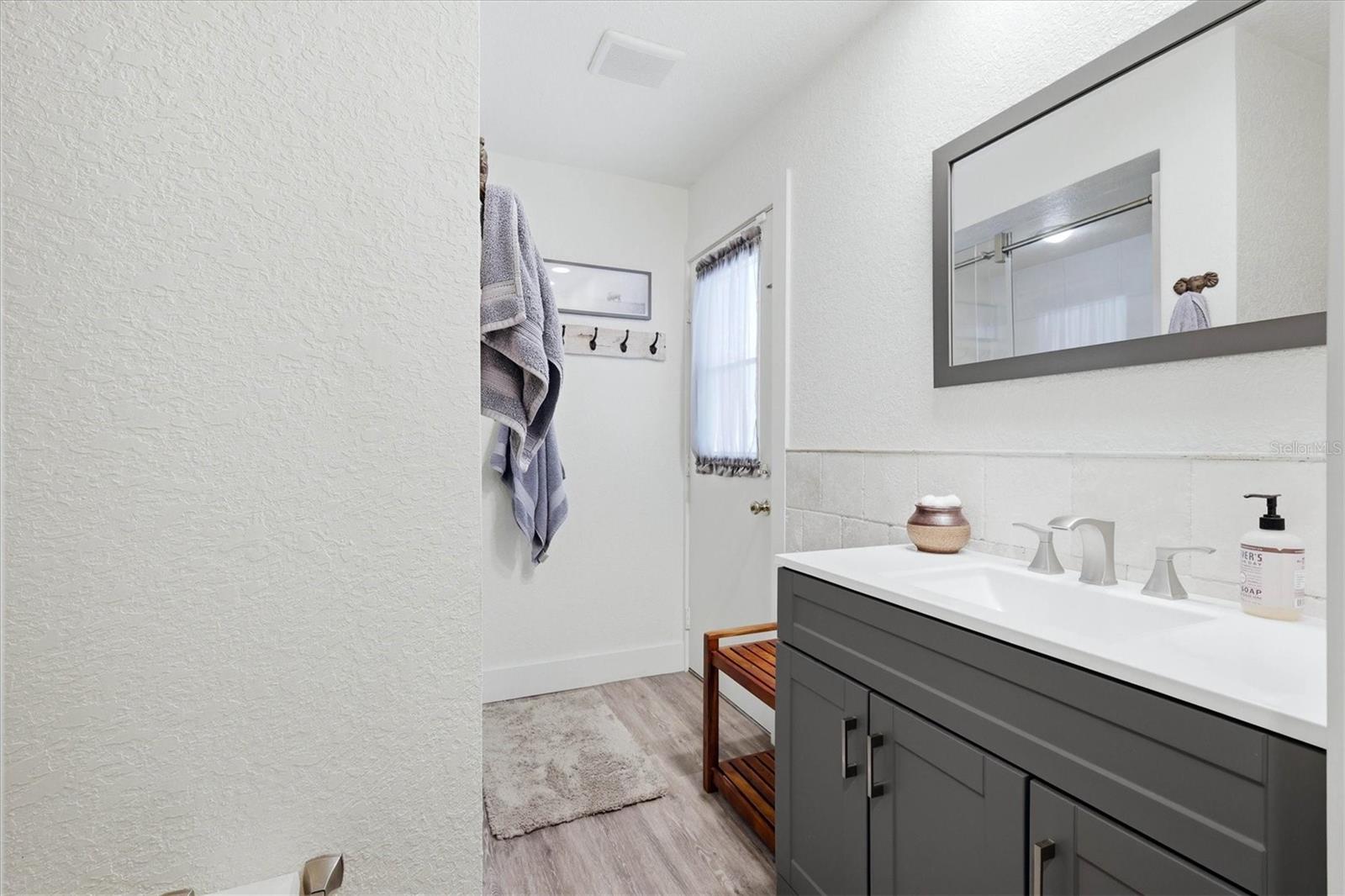 5505 BENEVA WOODS CIR — photo 23