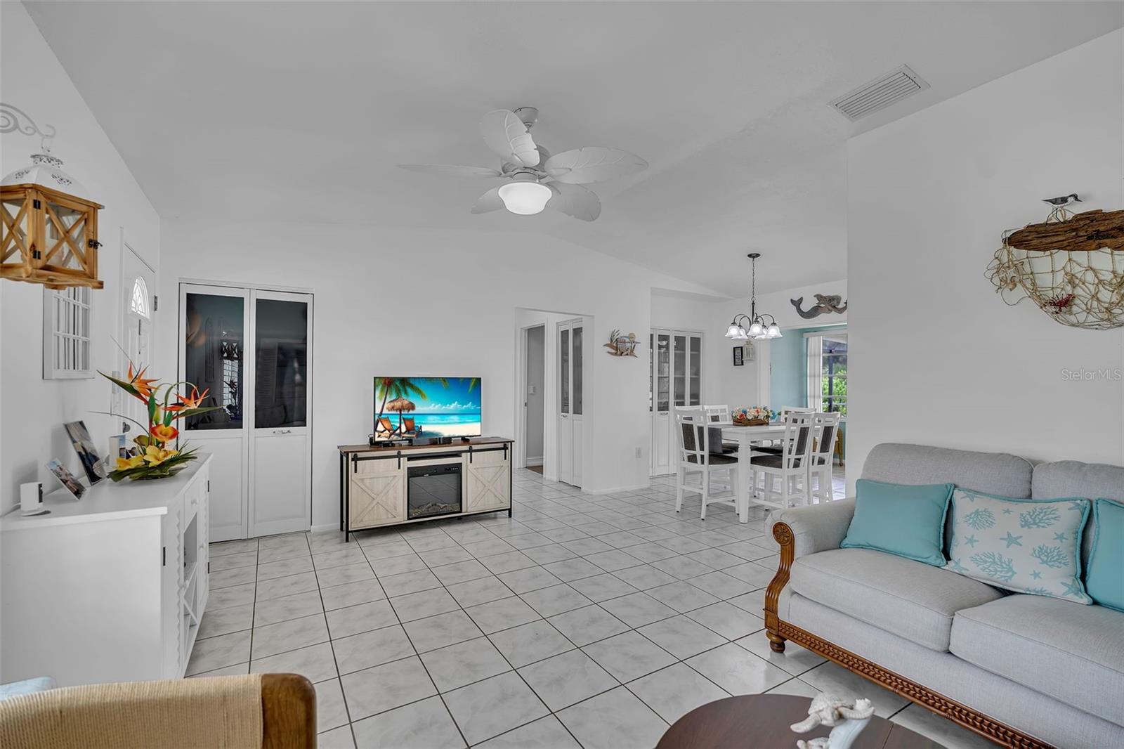 720 S GONDOLA DR — photo 35