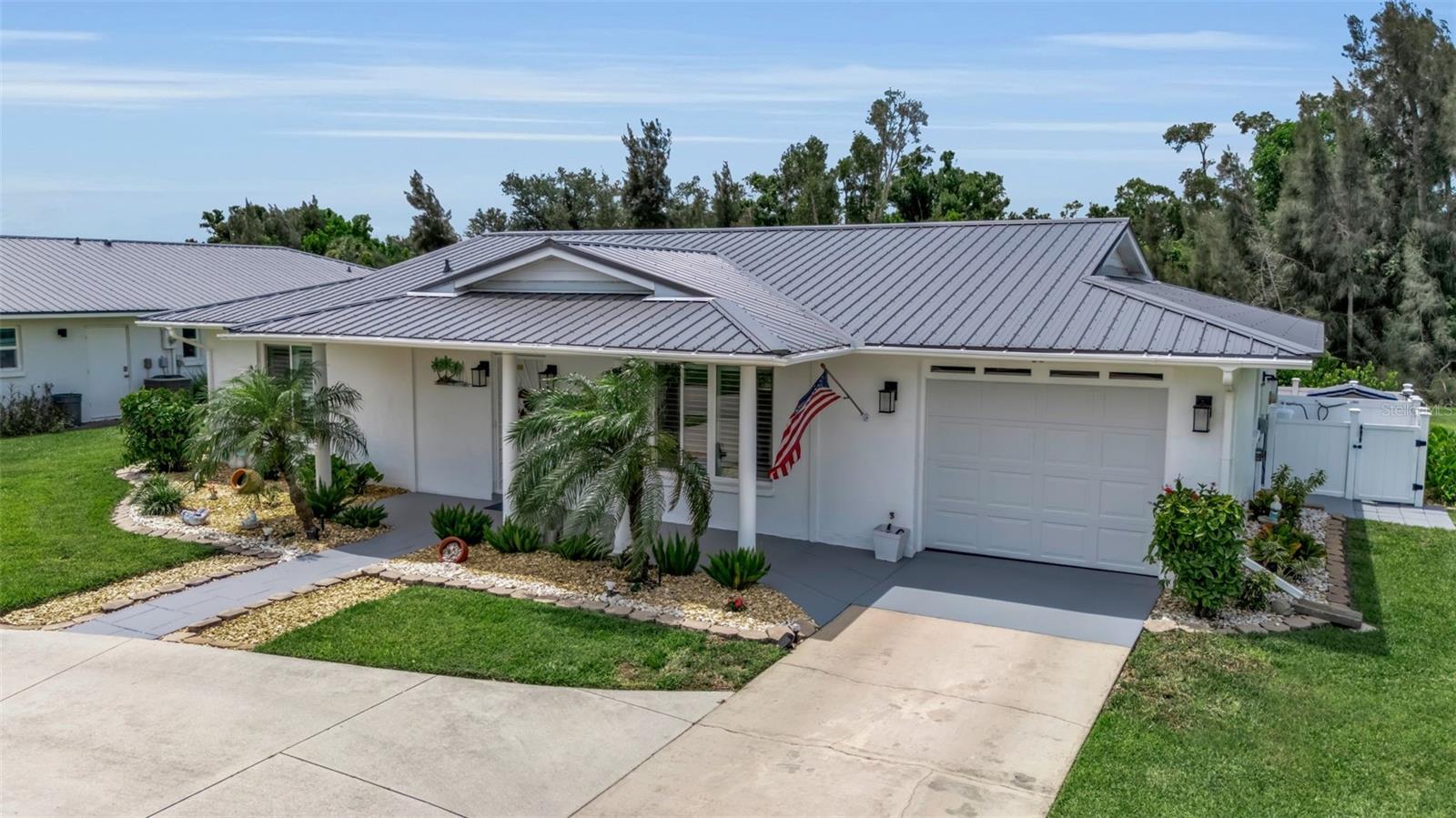 720 S GONDOLA DR — photo 2