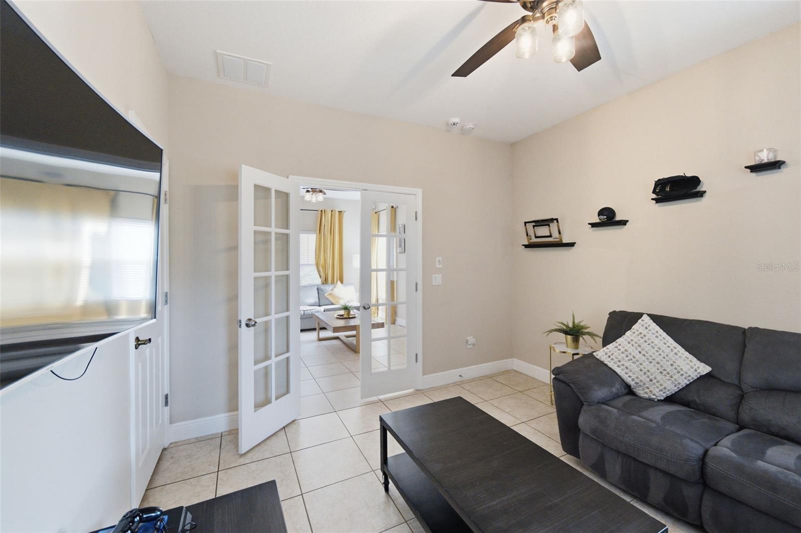 205 E KIRBY ST — photo 11