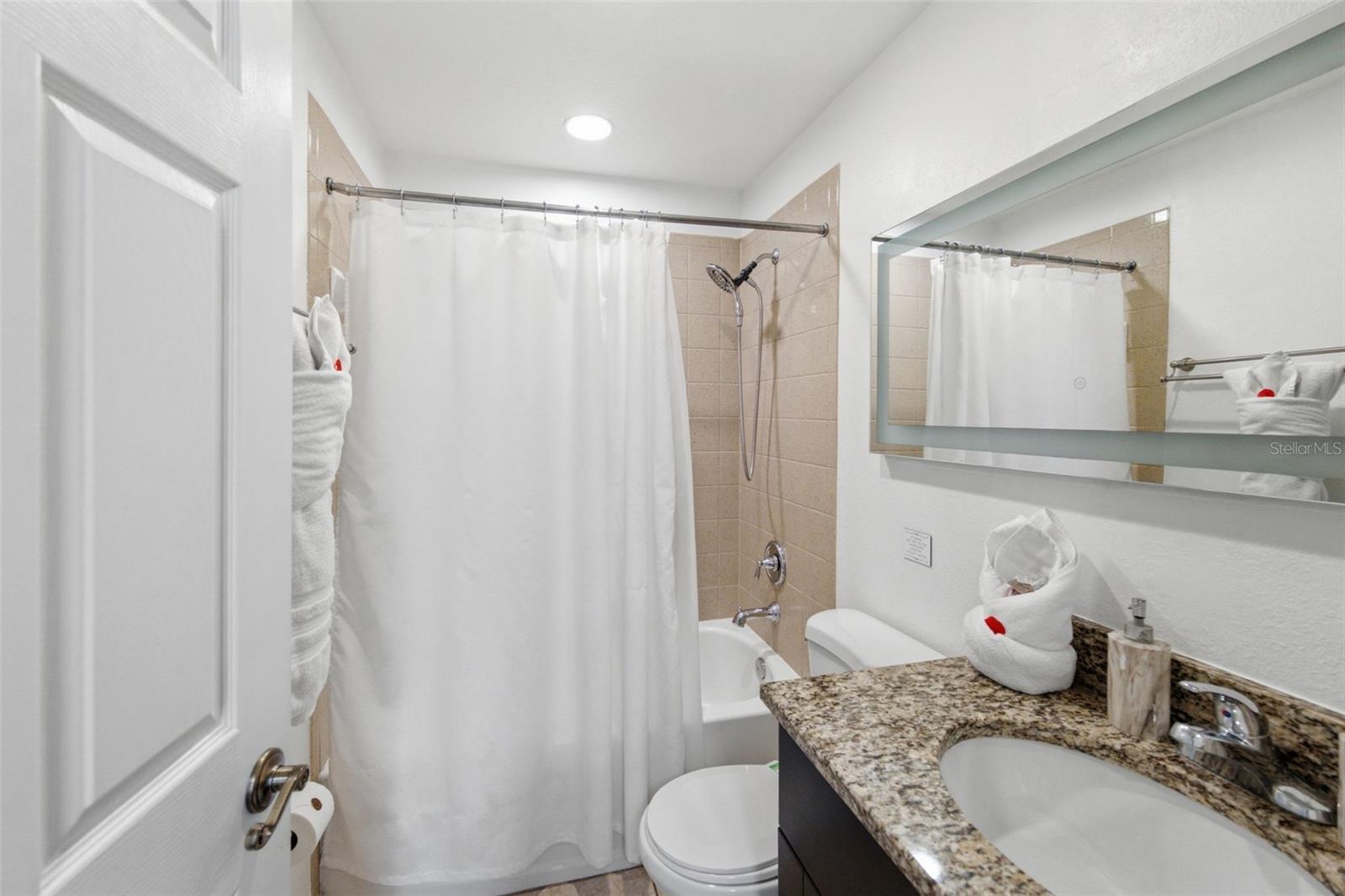 205 E KIRBY ST — photo 25