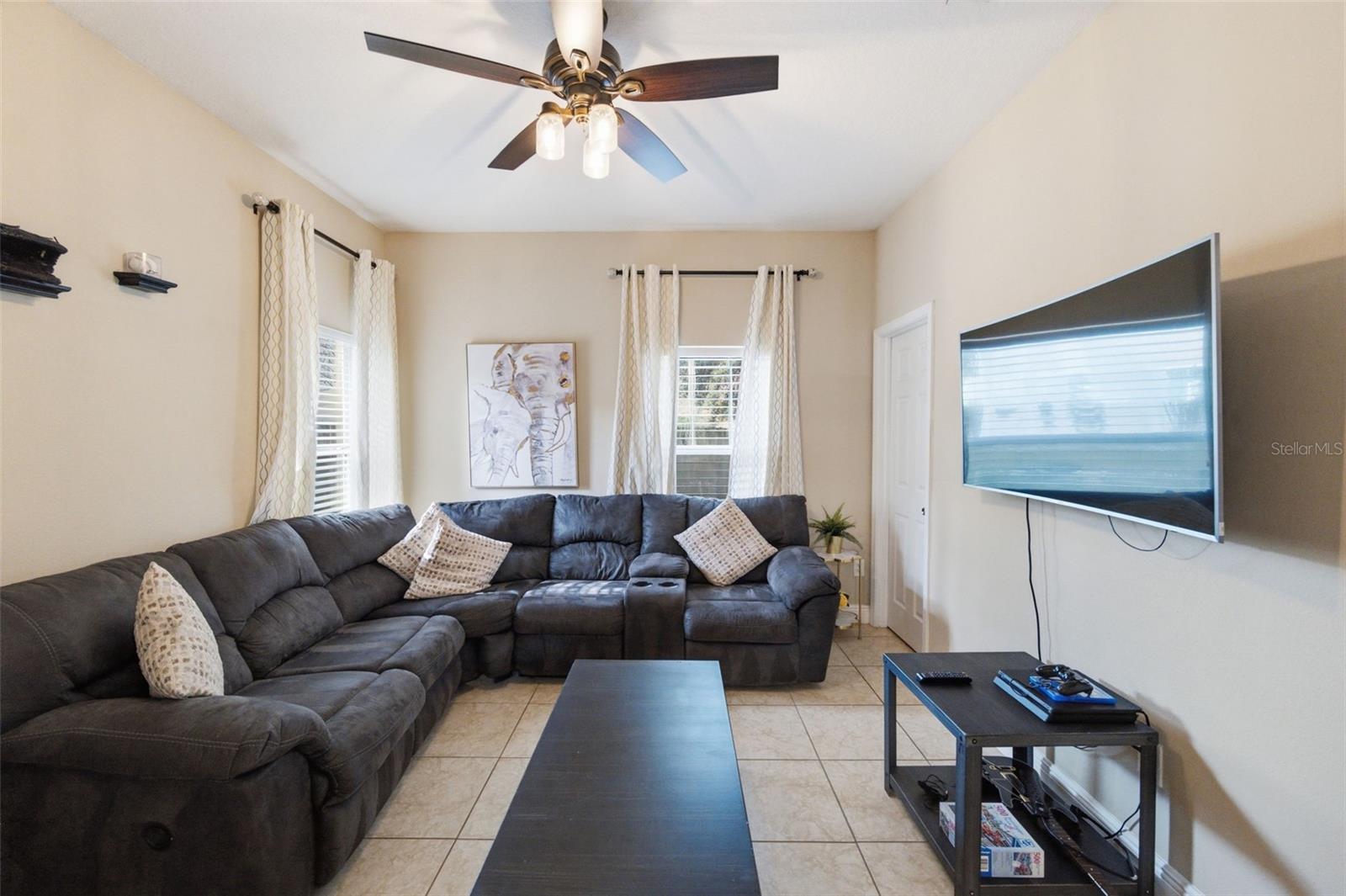 205 E KIRBY ST — photo 10