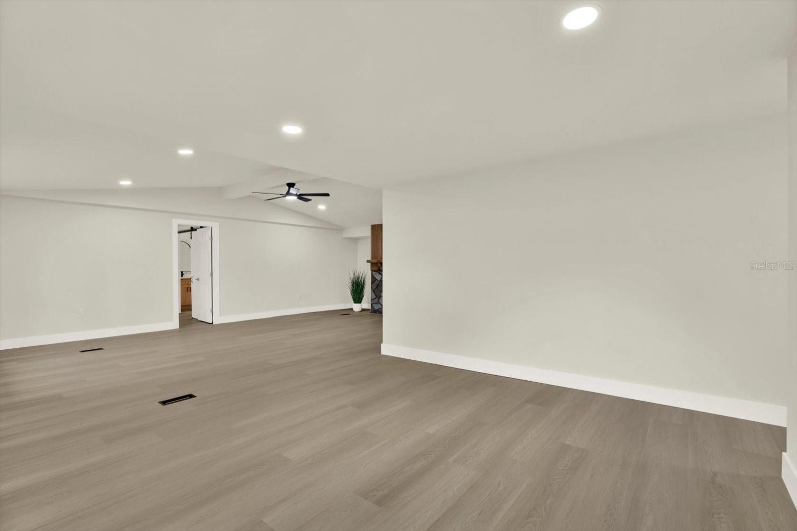 5801 MYRTLE LN — photo 9
