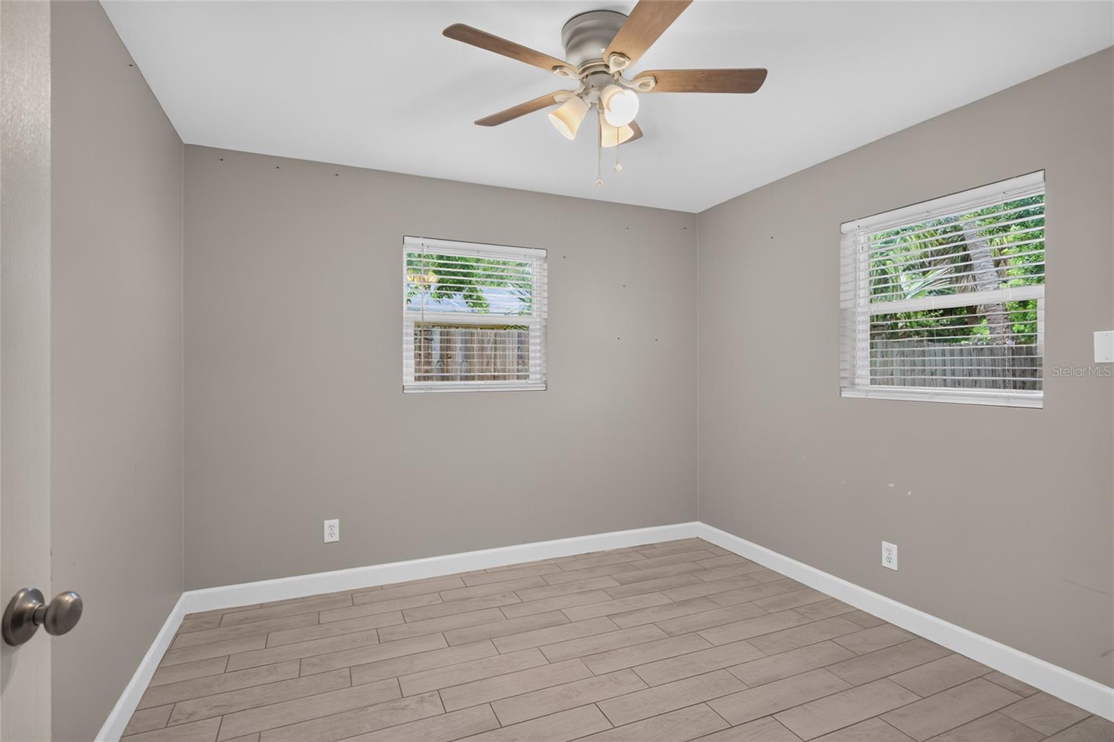 1610 N LOIS AVE — photo 12