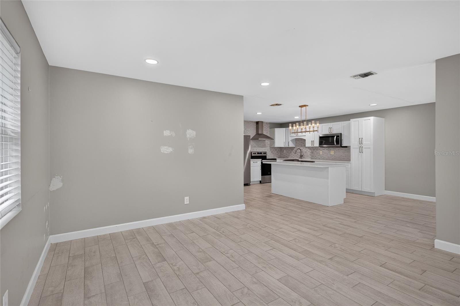 1610 N LOIS AVE — photo 8