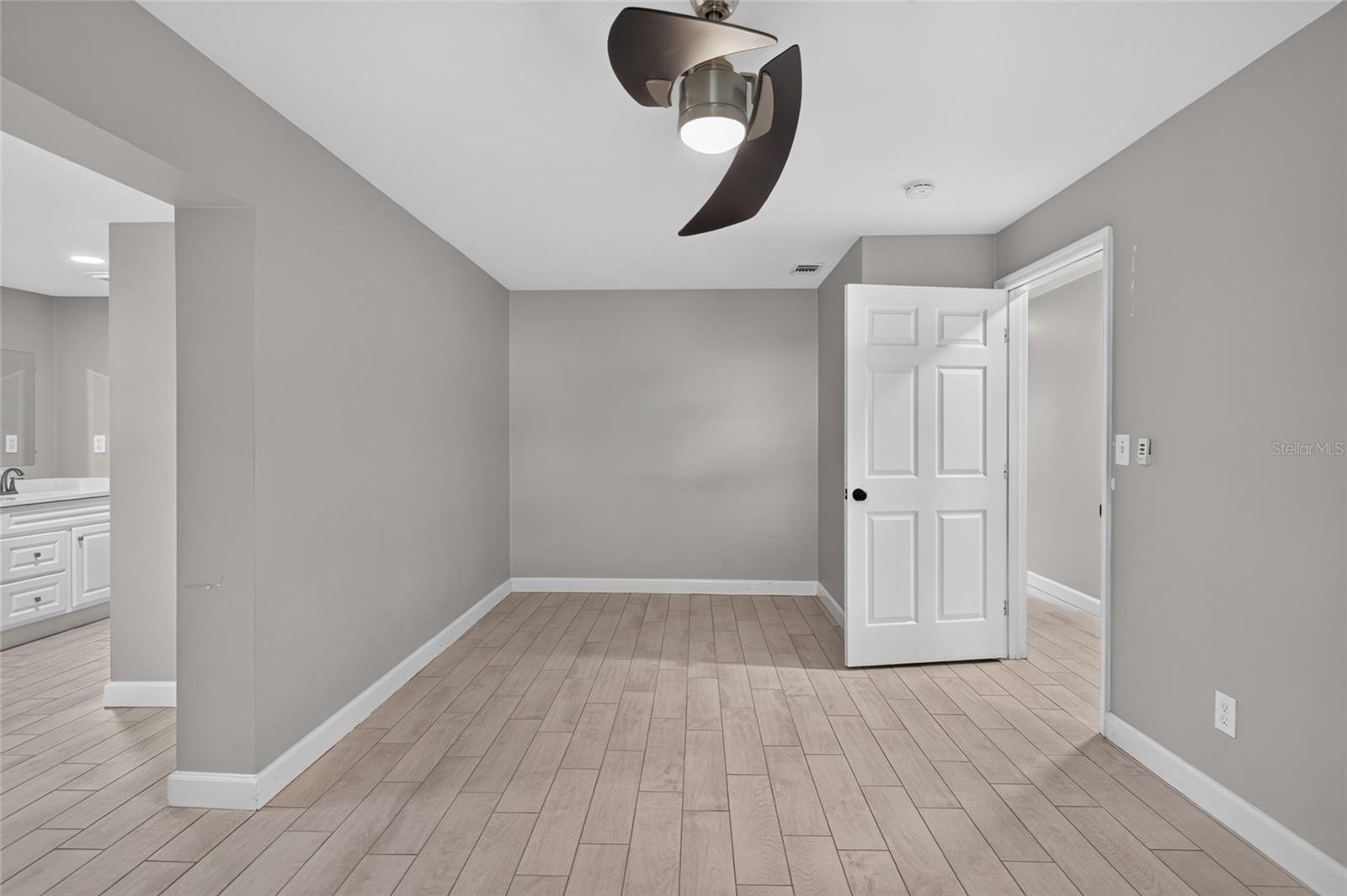 1610 N LOIS AVE — photo 16
