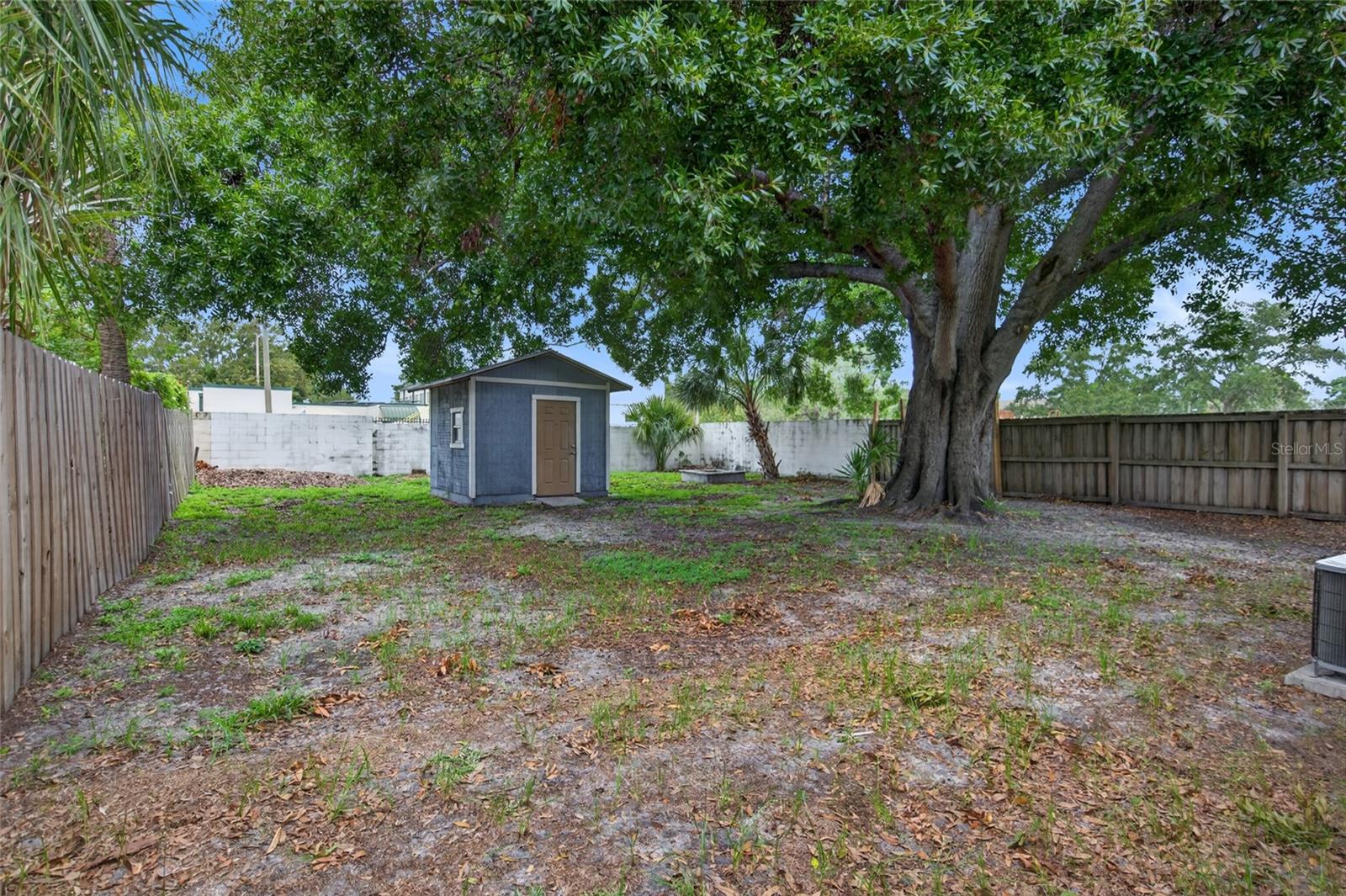 1610 N LOIS AVE — photo 23