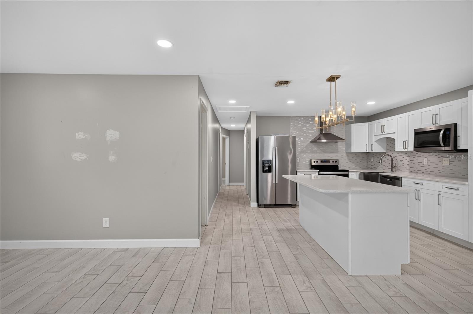 1610 N LOIS AVE — photo 11