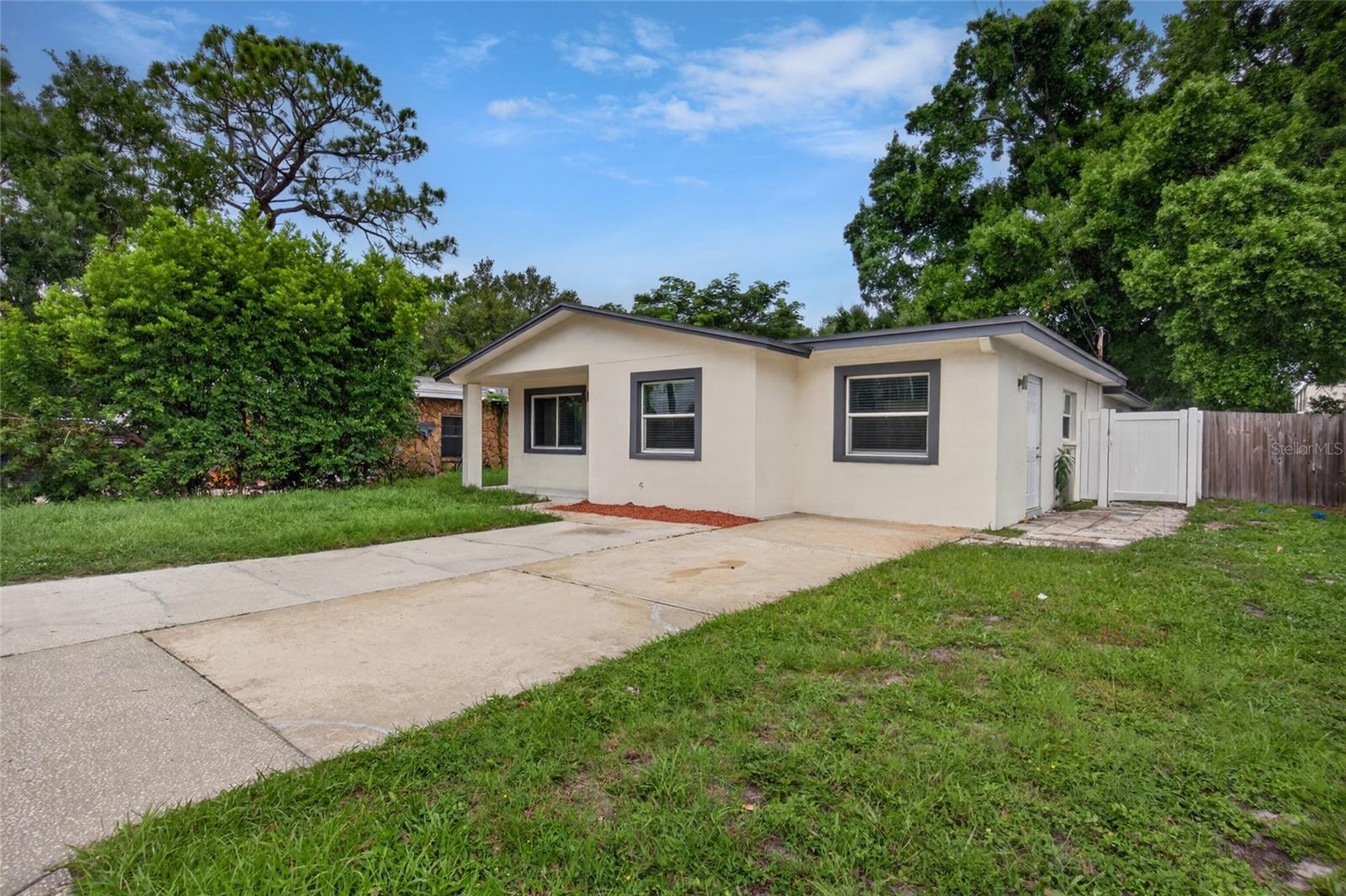 1610 N LOIS AVE — photo 3