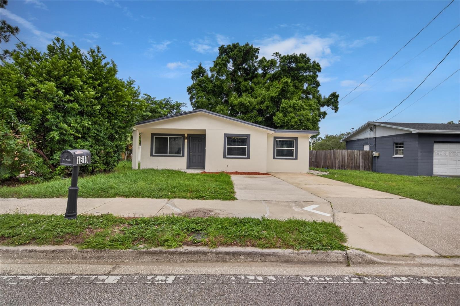 1610 N LOIS AVE — photo 2