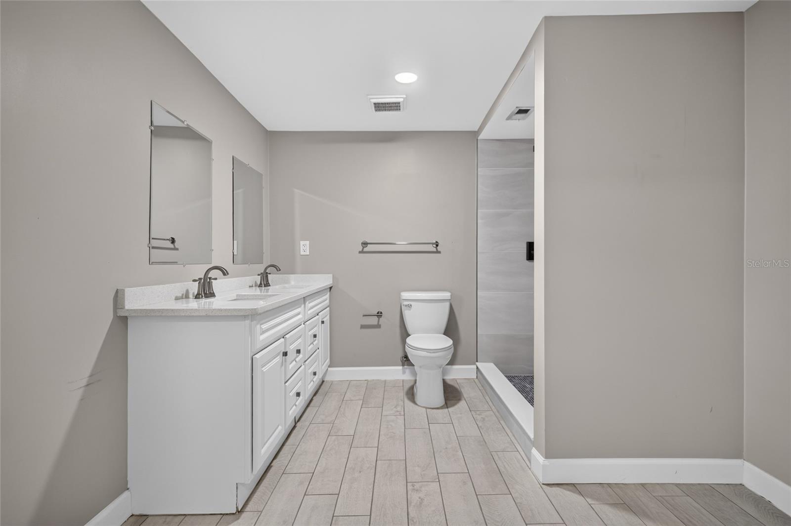 1610 N LOIS AVE — photo 18