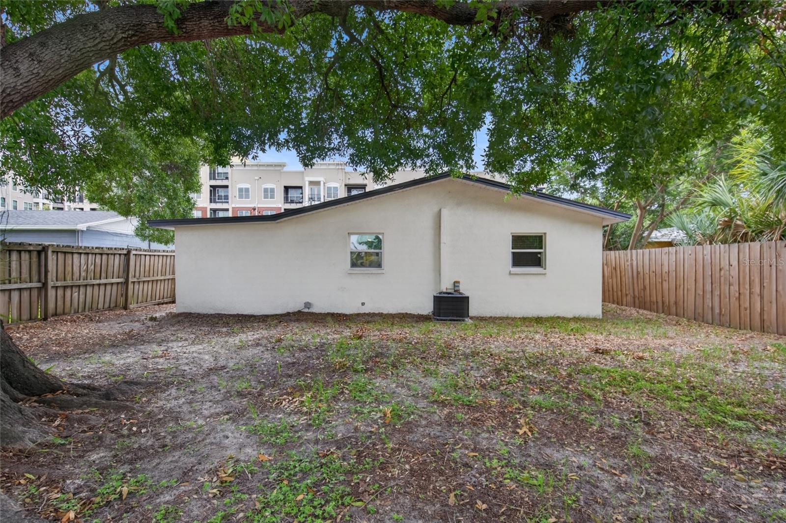 1610 N LOIS AVE — photo 25