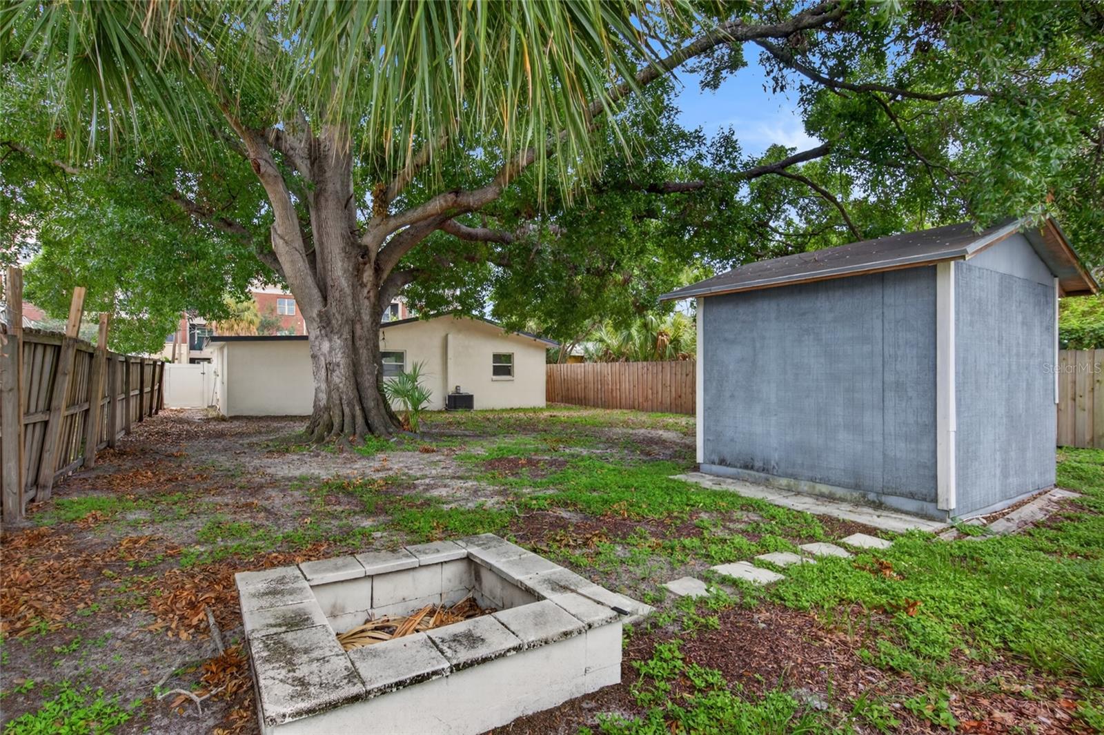 1610 N LOIS AVE — photo 24