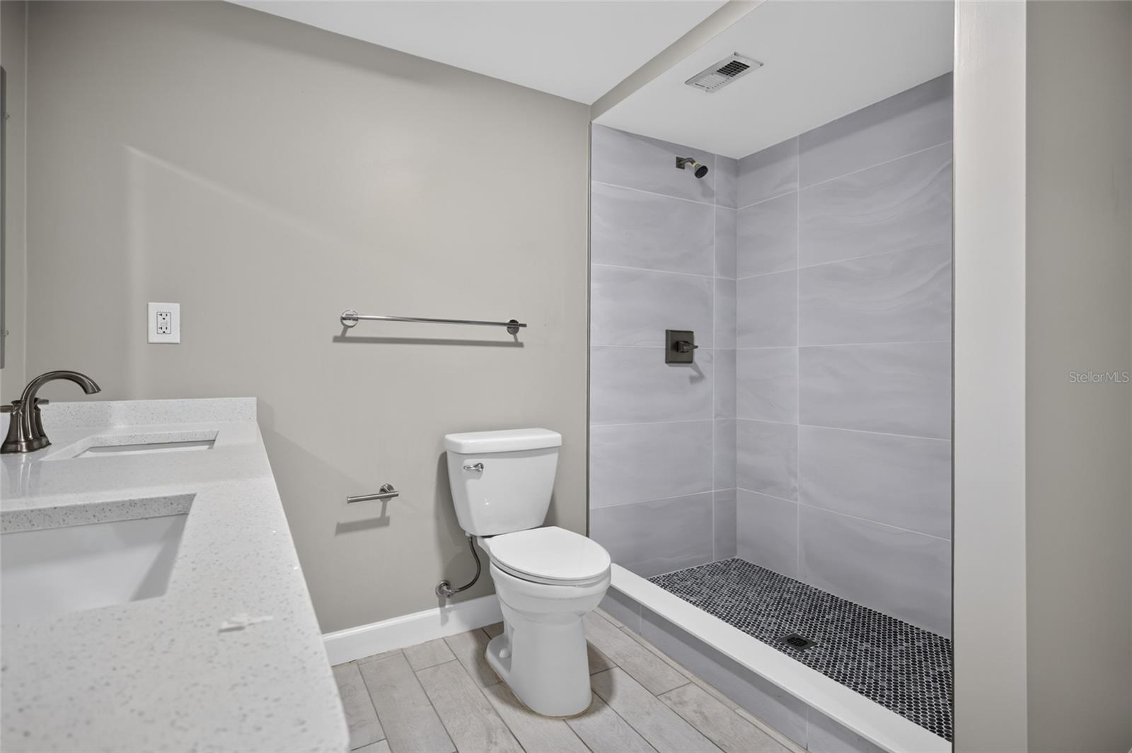1610 N LOIS AVE — photo 20